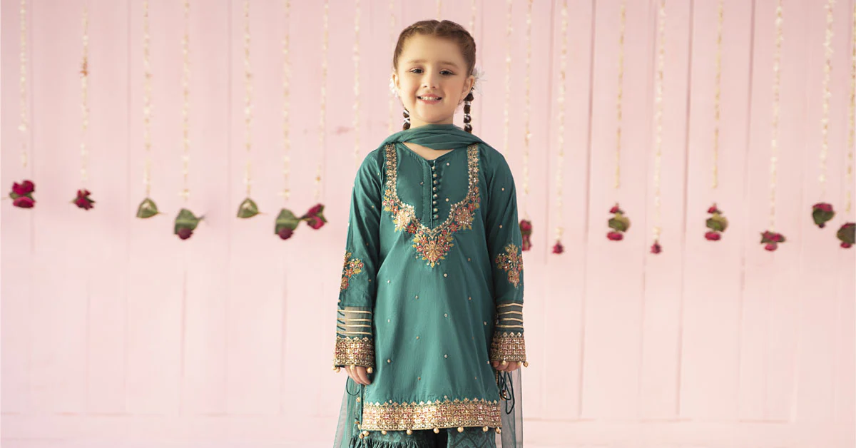 3 Piece Embroidered Lawn Suit - Image 9