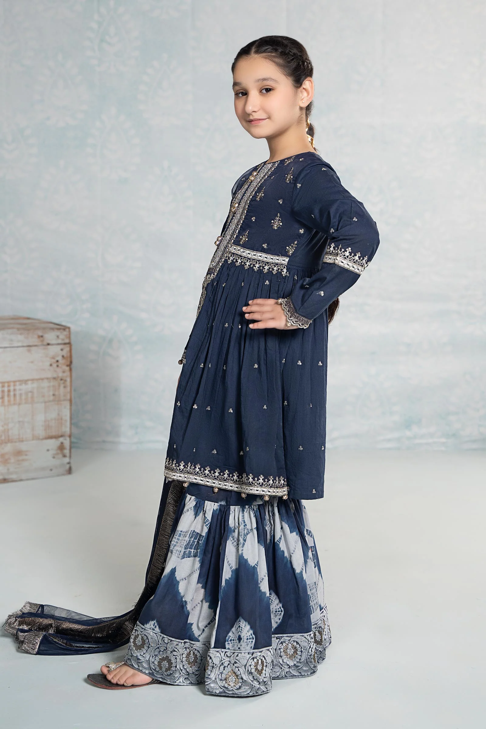 3 Piece Embroidered Lawn Suit - Image 6