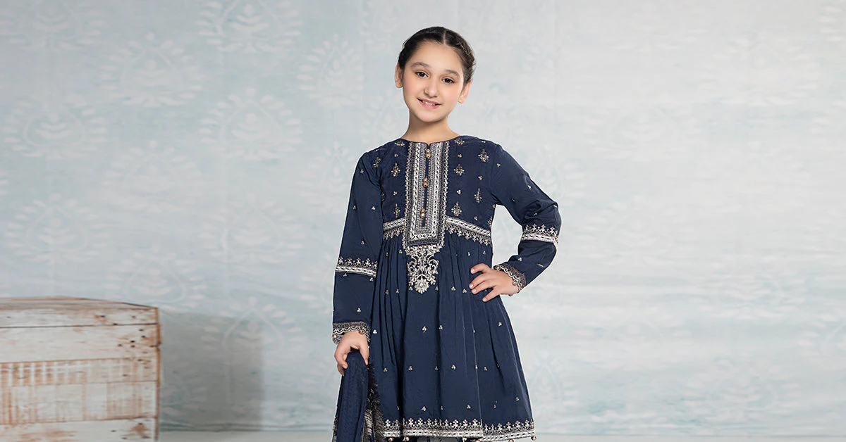 3 Piece Embroidered Lawn Suit - Image 8