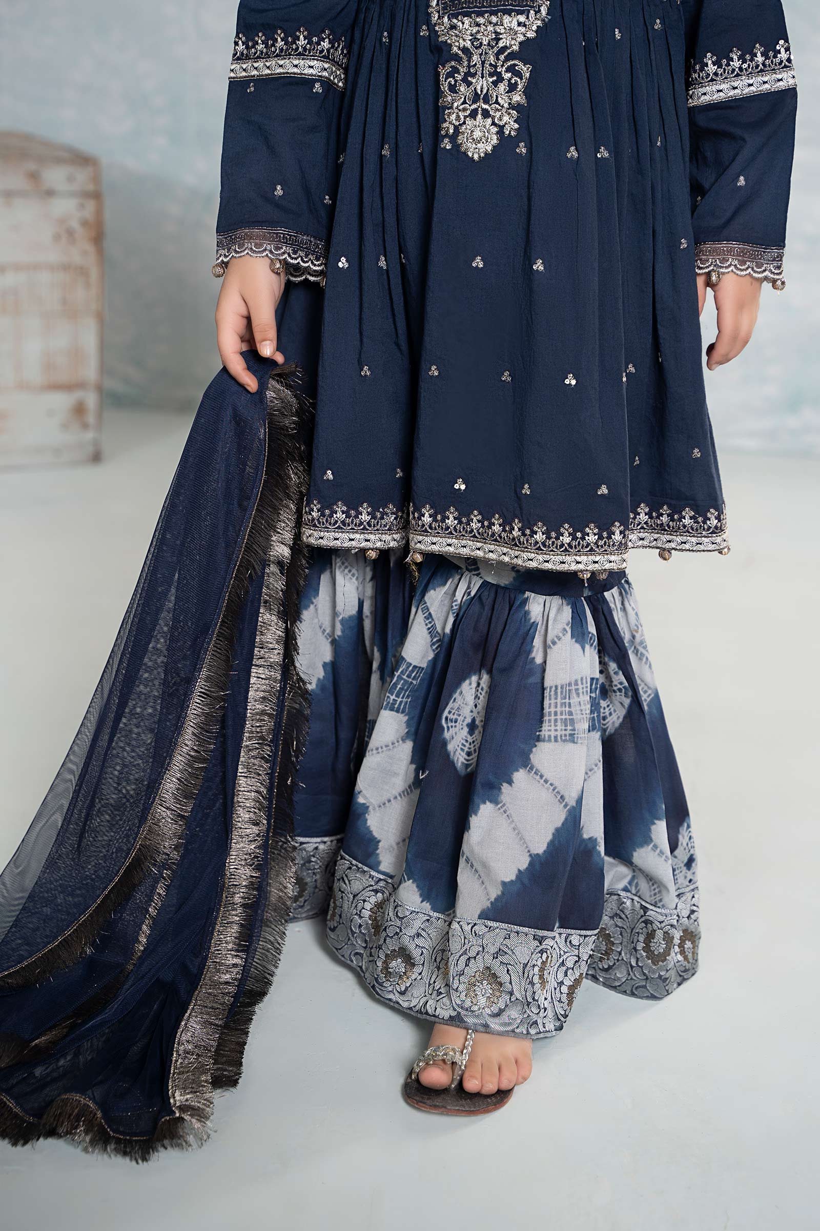 3 Piece Embroidered Lawn Suit - Image 5