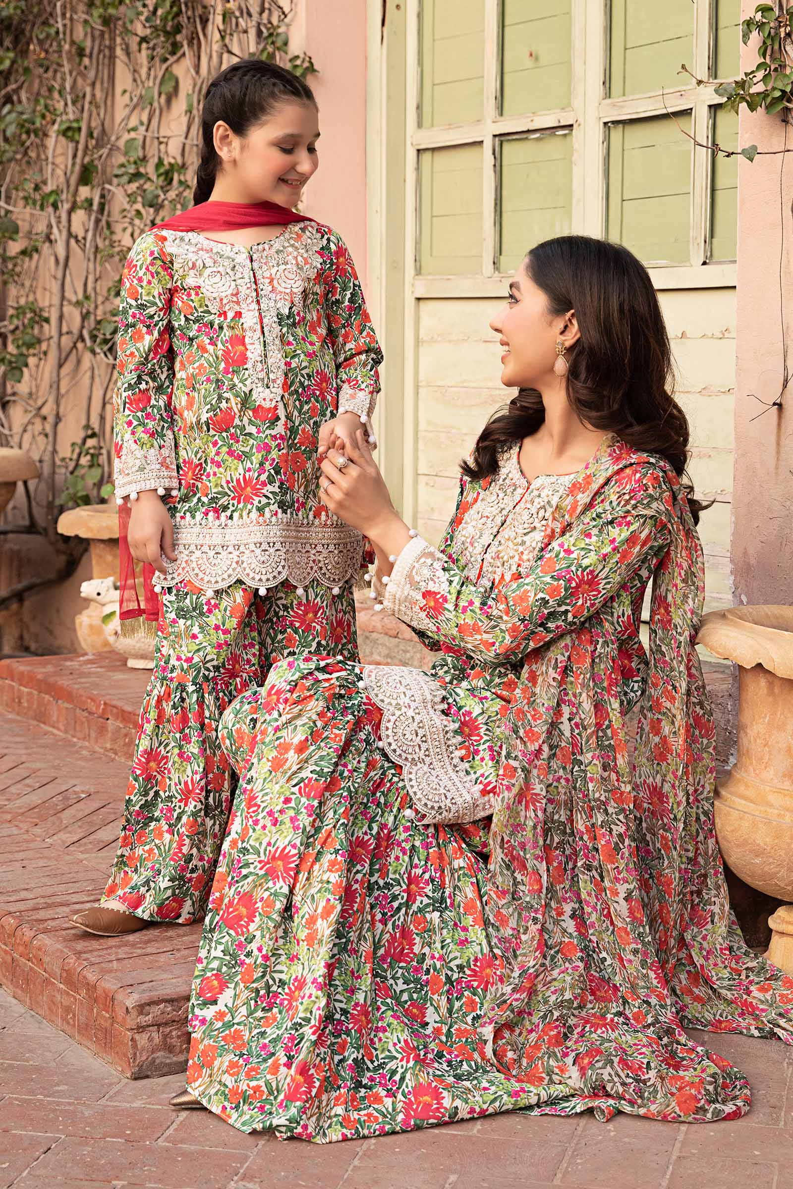 3 Piece Embroidered Lawn Suit - Image 5