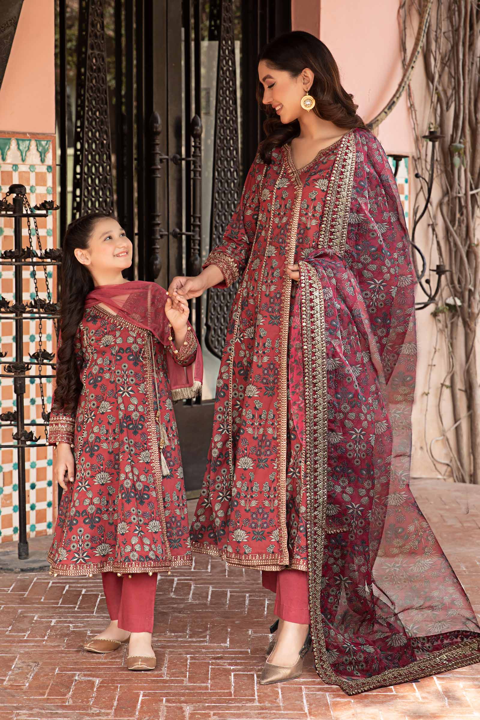 3 Piece Embroidered Lawn Suit - Image 2