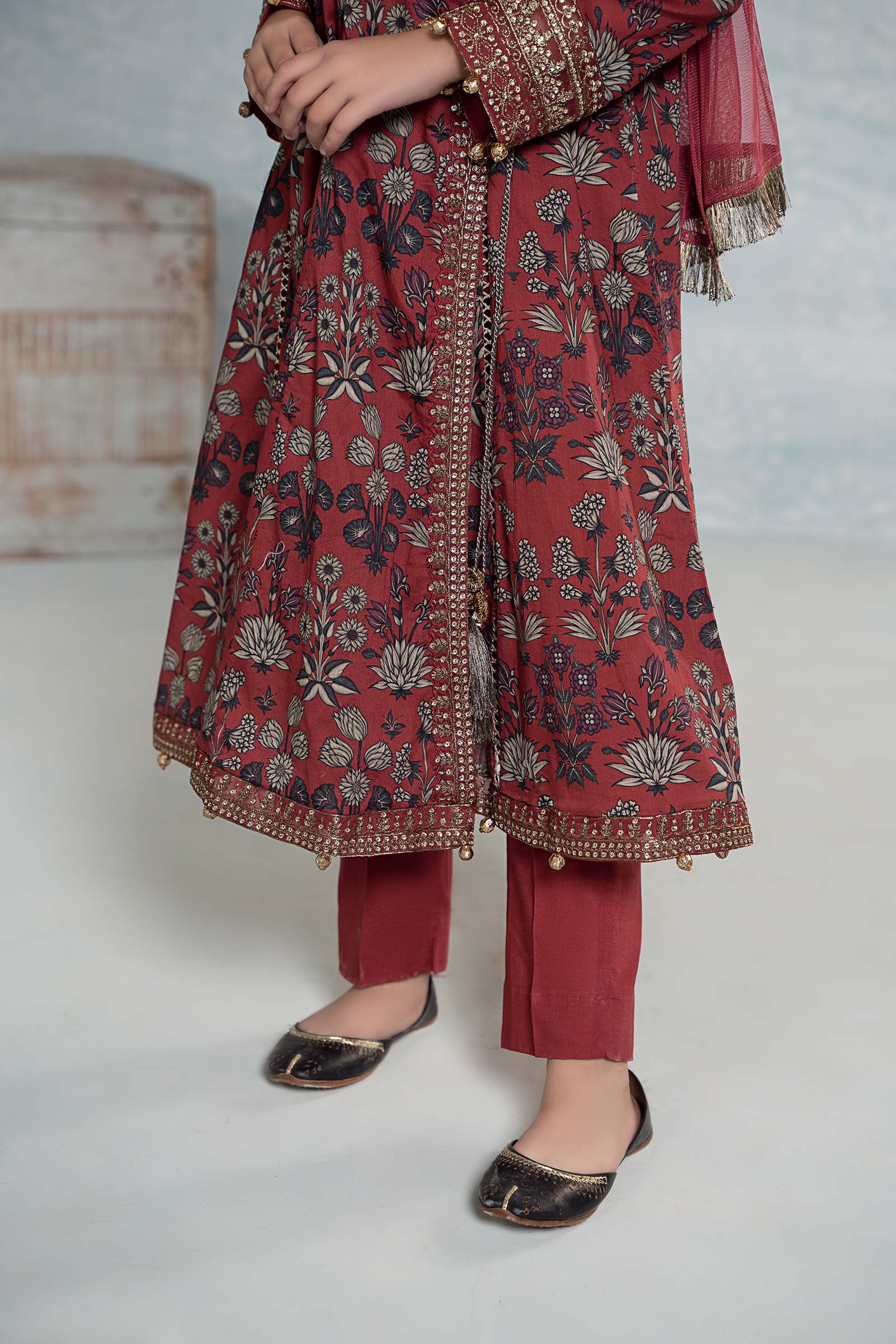 3 Piece Embroidered Lawn Suit - Image 6