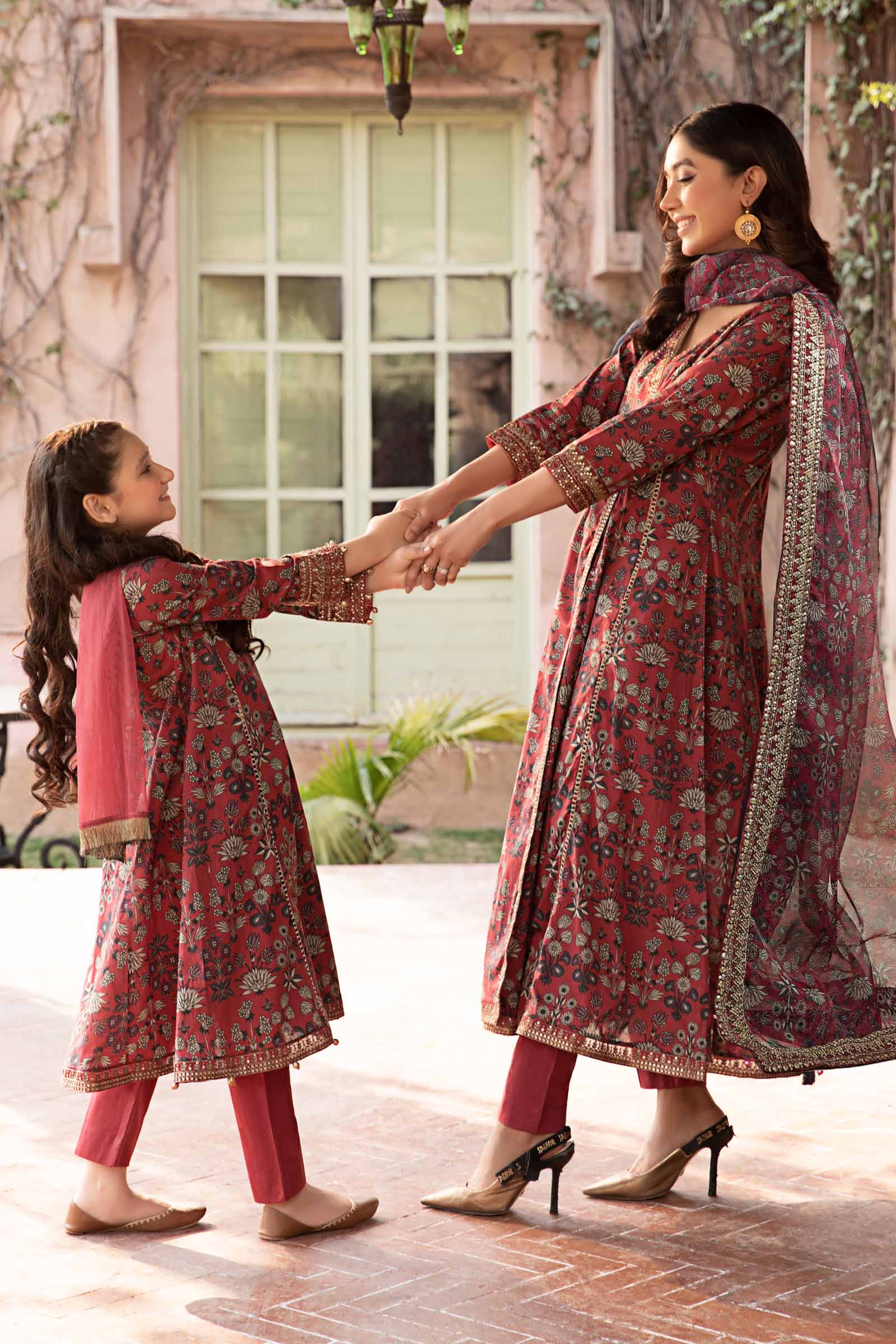 3 Piece Embroidered Lawn Suit - Image 8