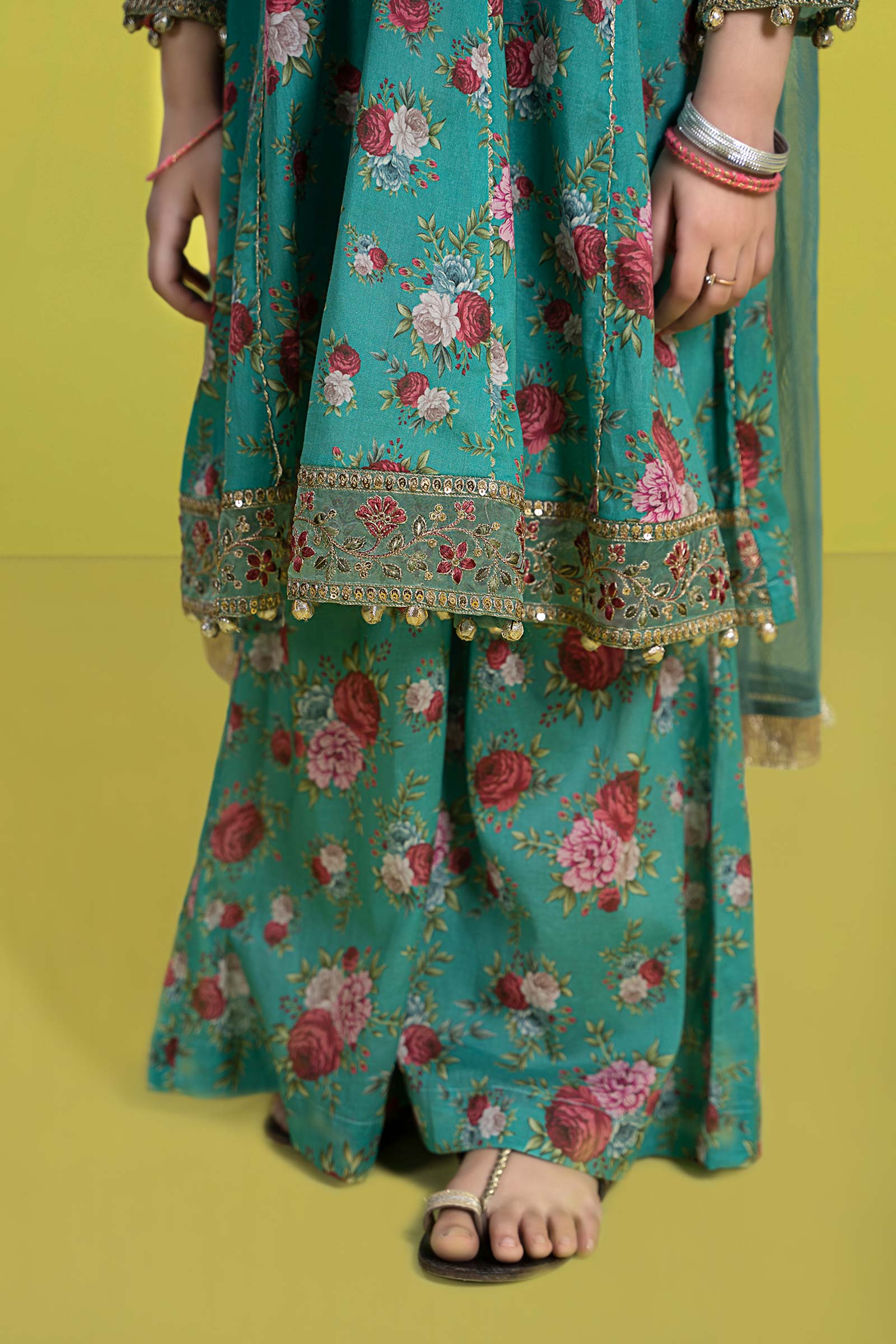 3 Piece Embroidered Lawn Suit - Image 3