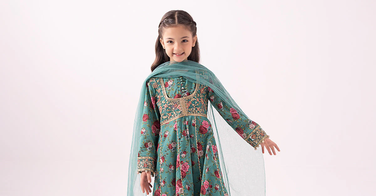 3 Piece Embroidered Lawn Suit - Image 8