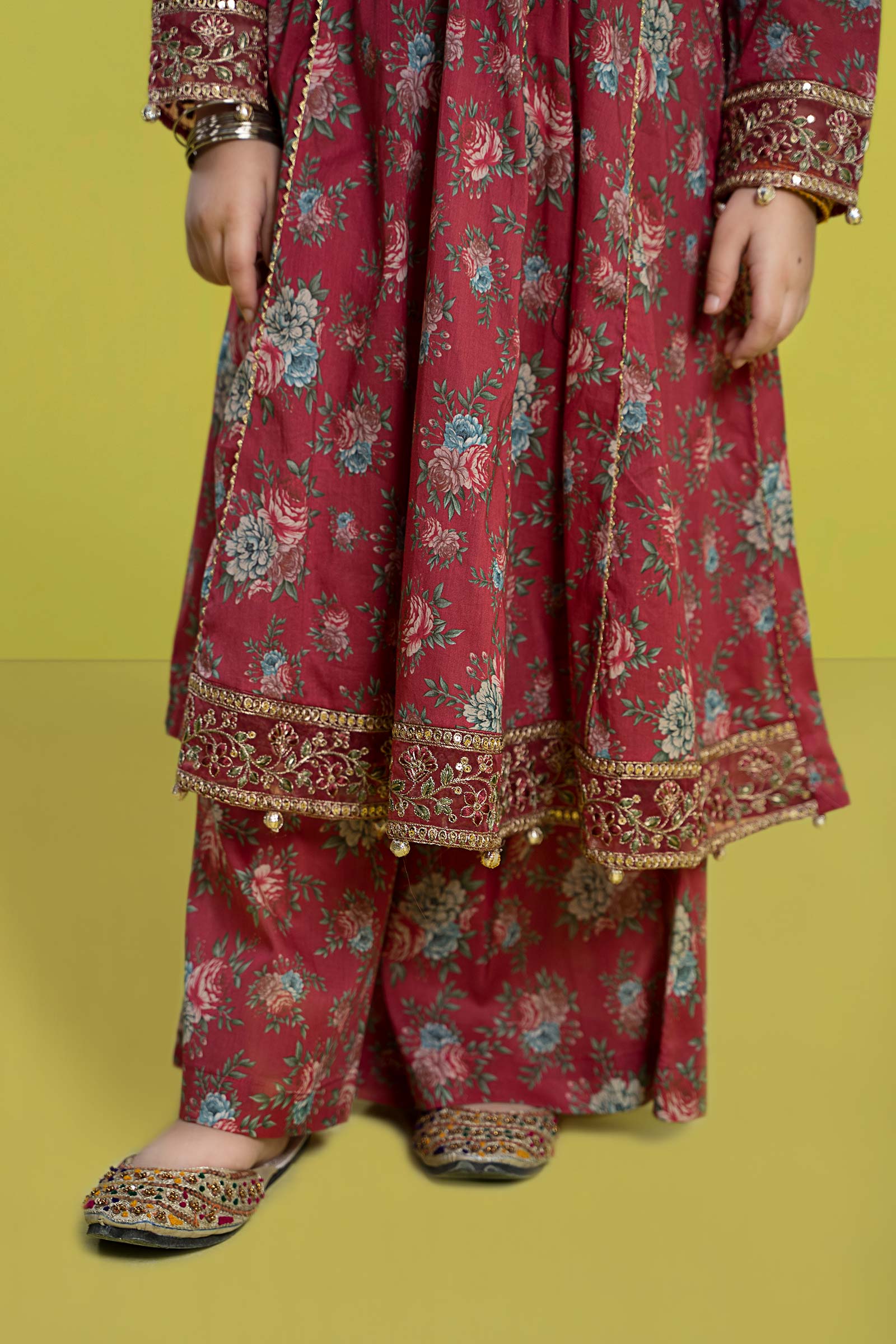 3 Piece Embroidered Lawn Suit - Image 5