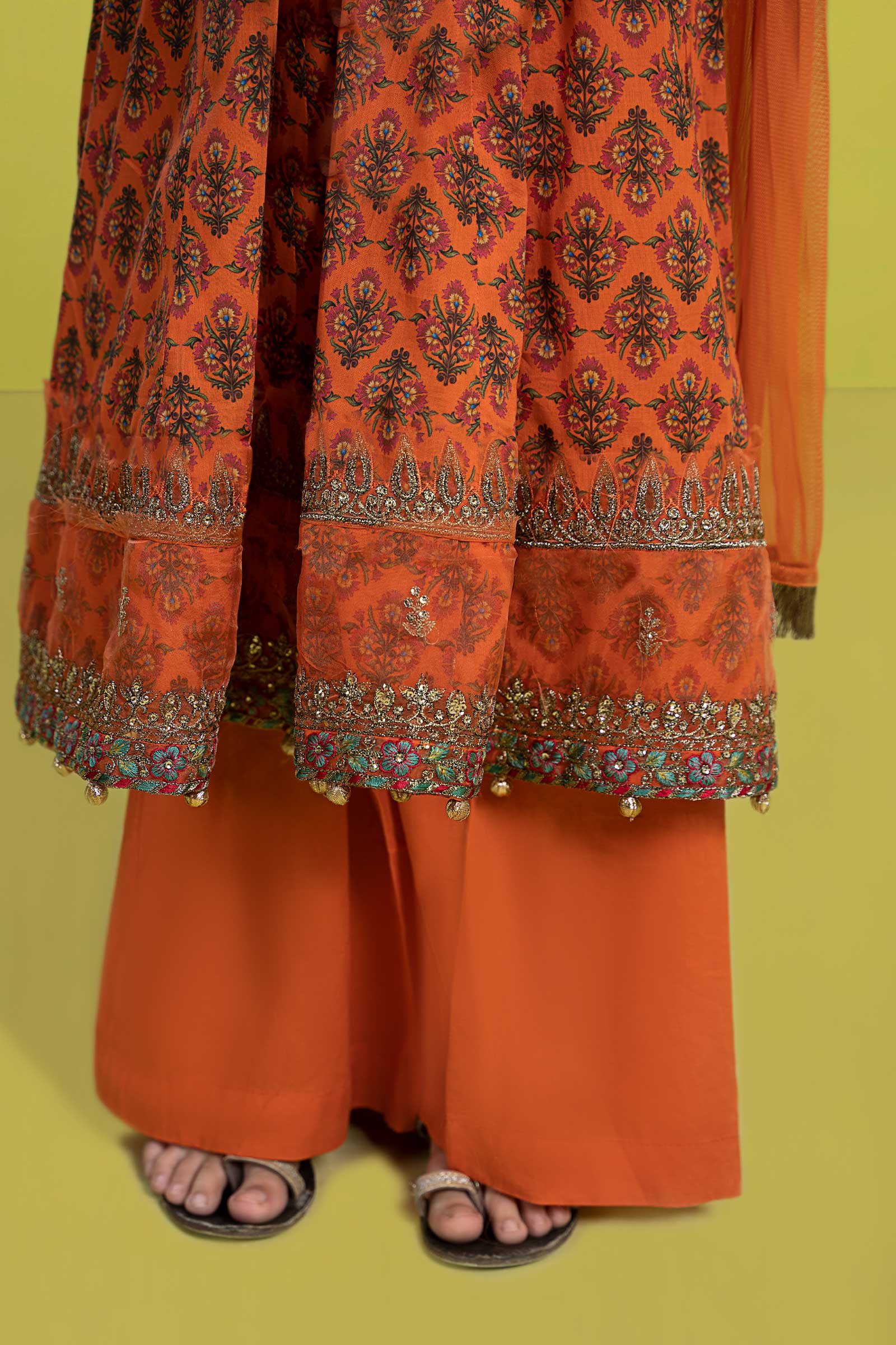 3 Piece Embroidered Lawn Suit - Image 5