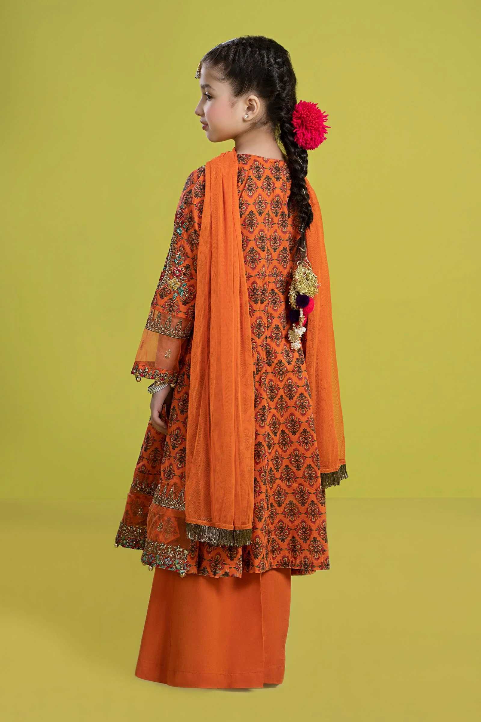 3 Piece Embroidered Lawn Suit - Image 8