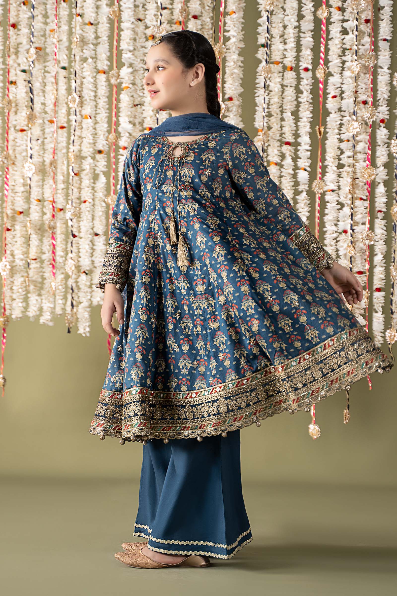 3 Piece Embroidered Lawn Suit - Image 5