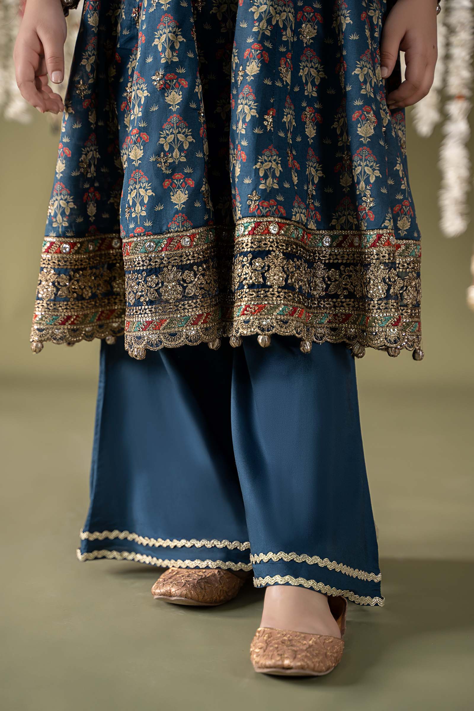 3 Piece Embroidered Lawn Suit - Image 6