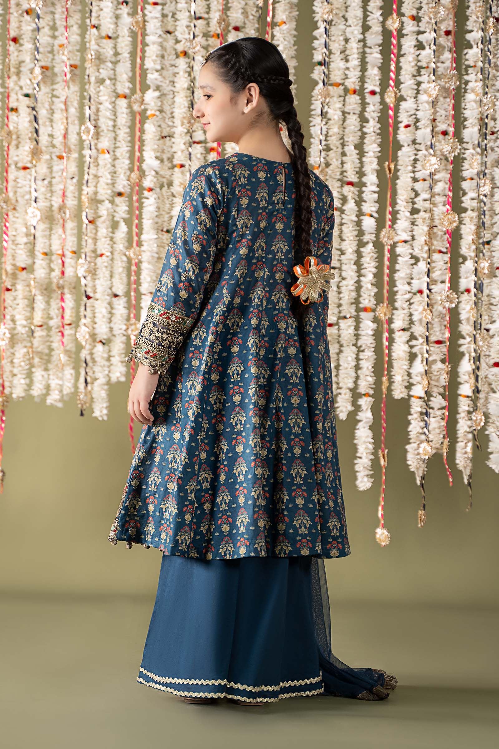3 Piece Embroidered Lawn Suit - Image 7