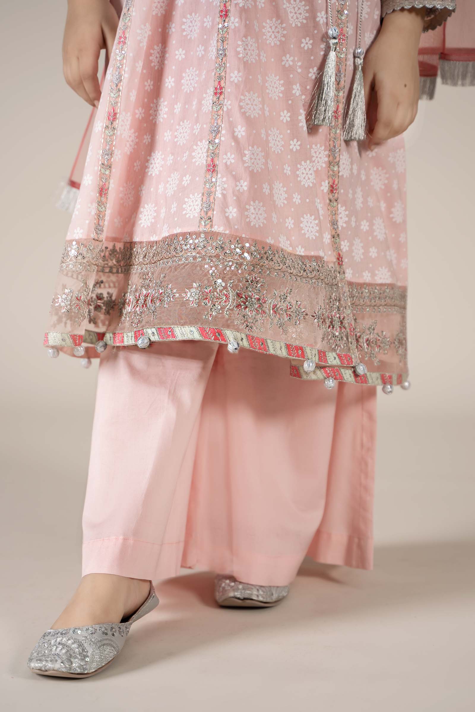 3 Piece Embroidered Lawn Suit - Image 8