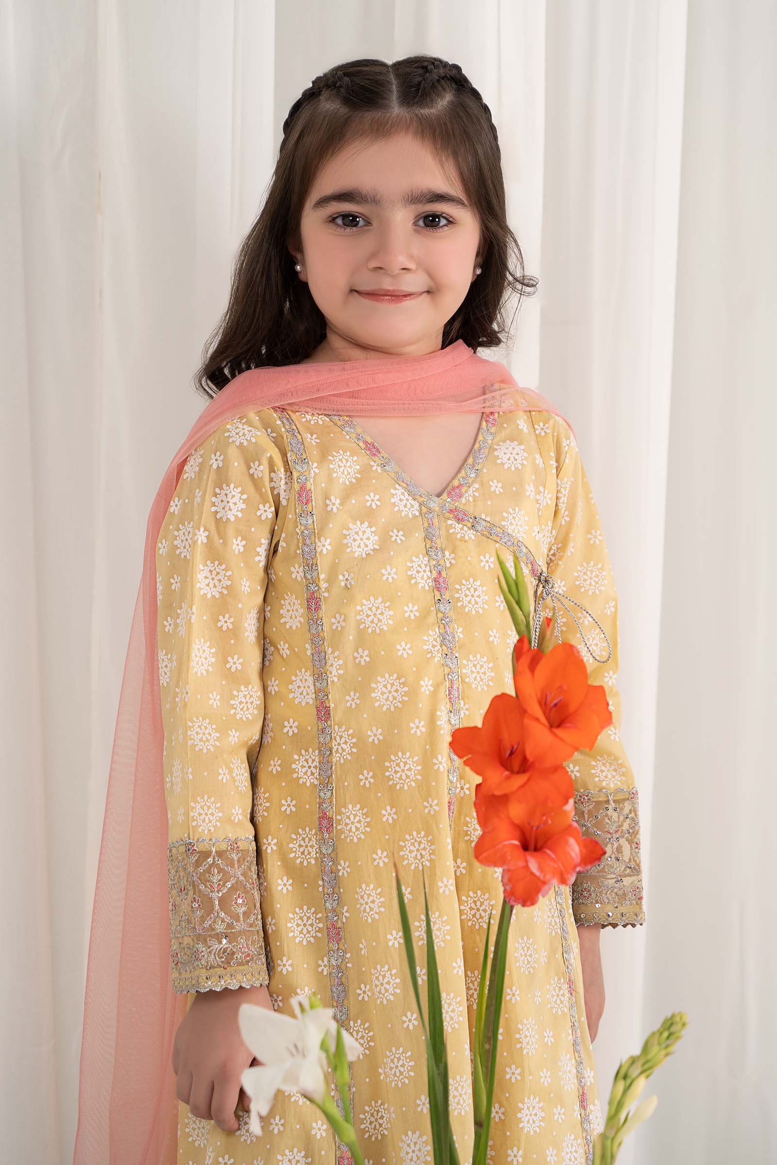 3 Piece Embroidered Lawn Suit - Image 3