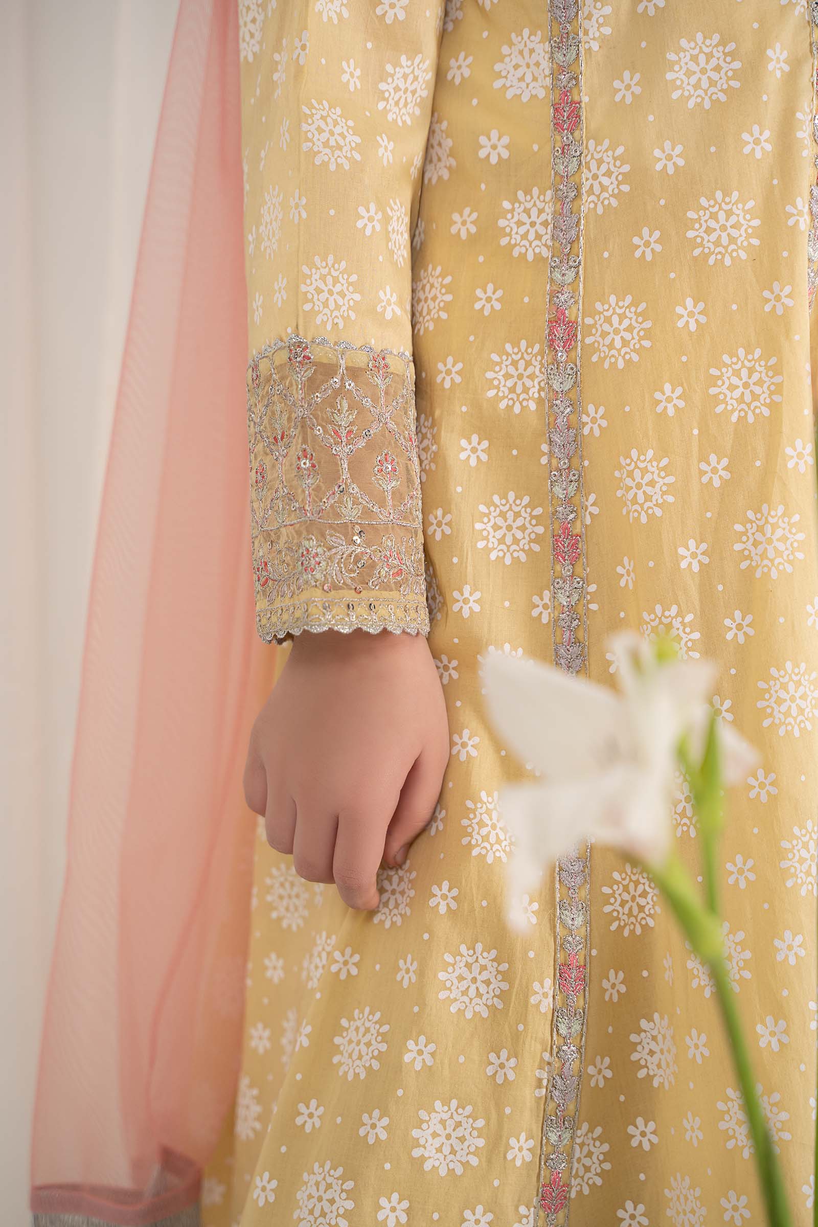 3 Piece Embroidered Lawn Suit - Image 8