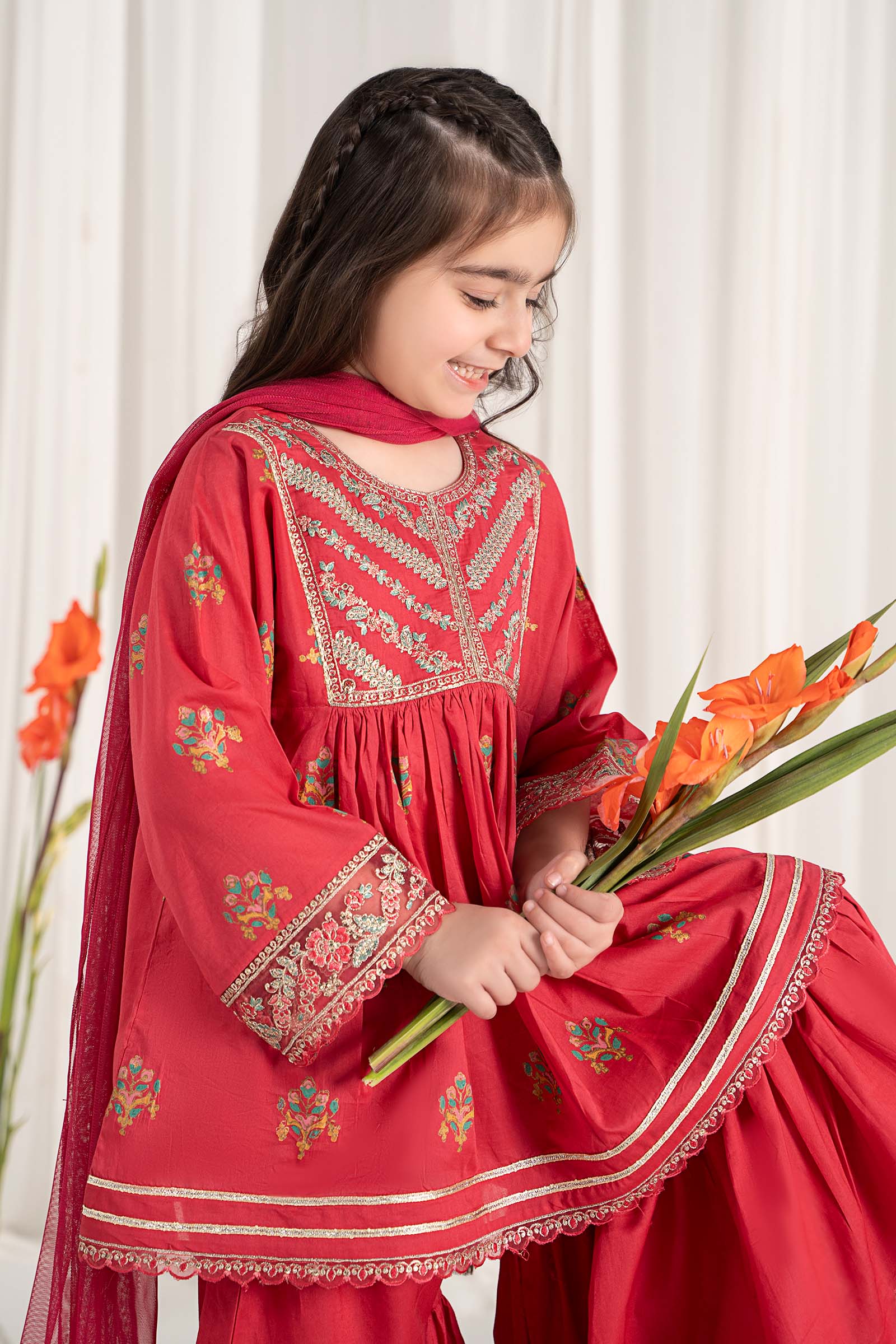 3 Piece Embroidered Lawn Suit - Image 2