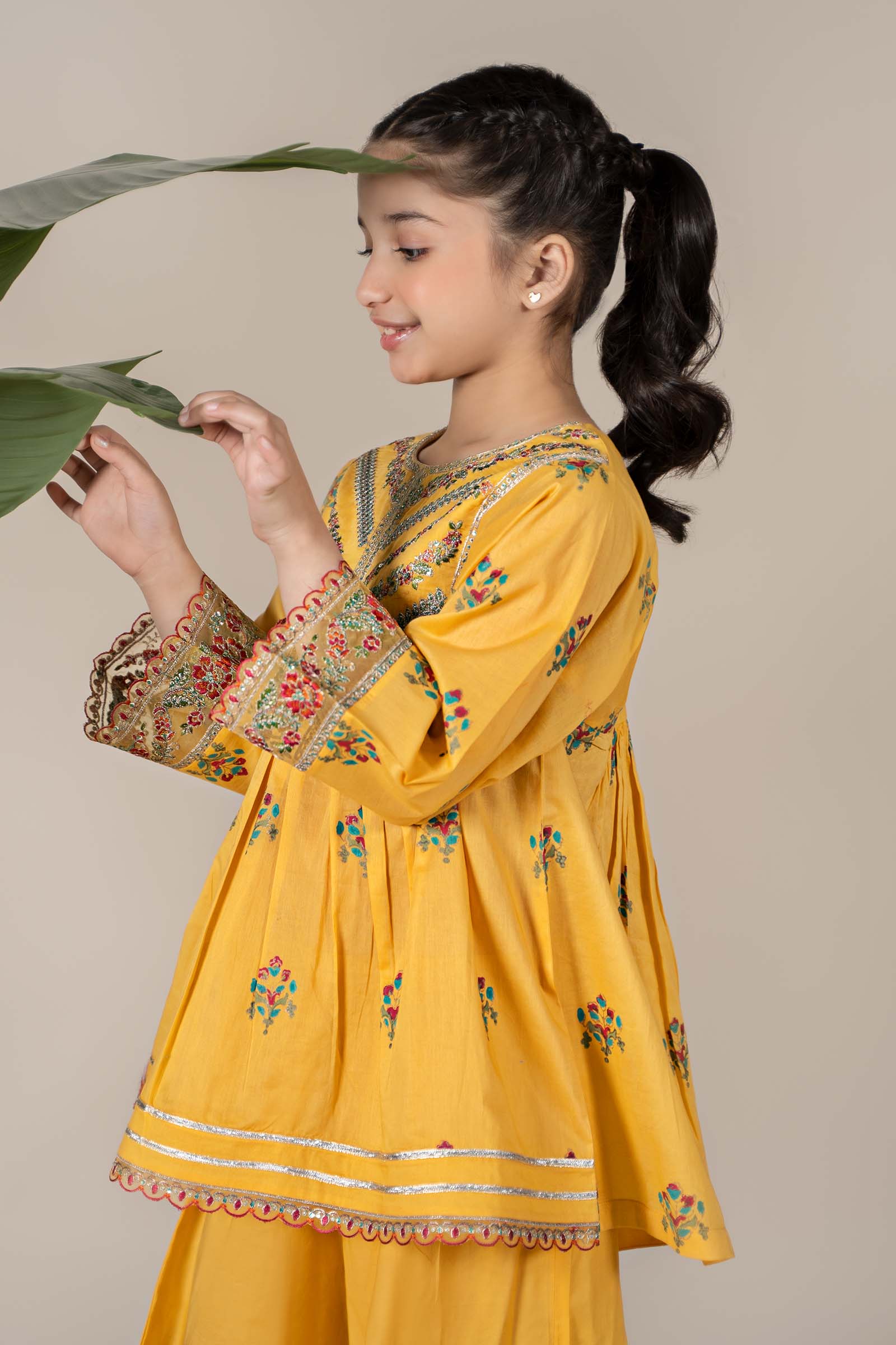 3 Piece Embroidered Lawn Suit - Image 2