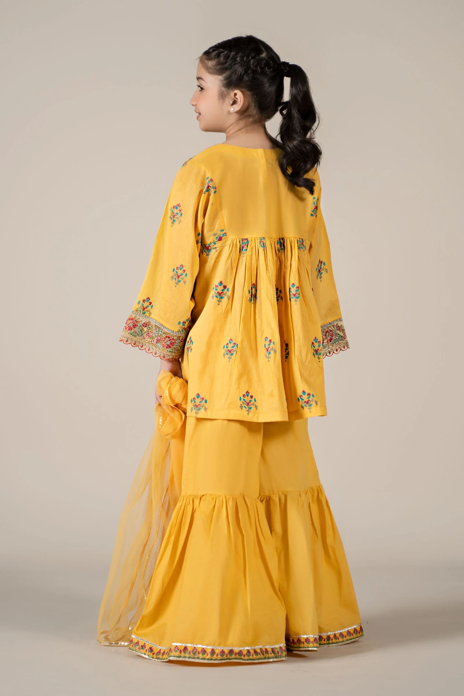 3 Piece Embroidered Lawn Suit - Image 5
