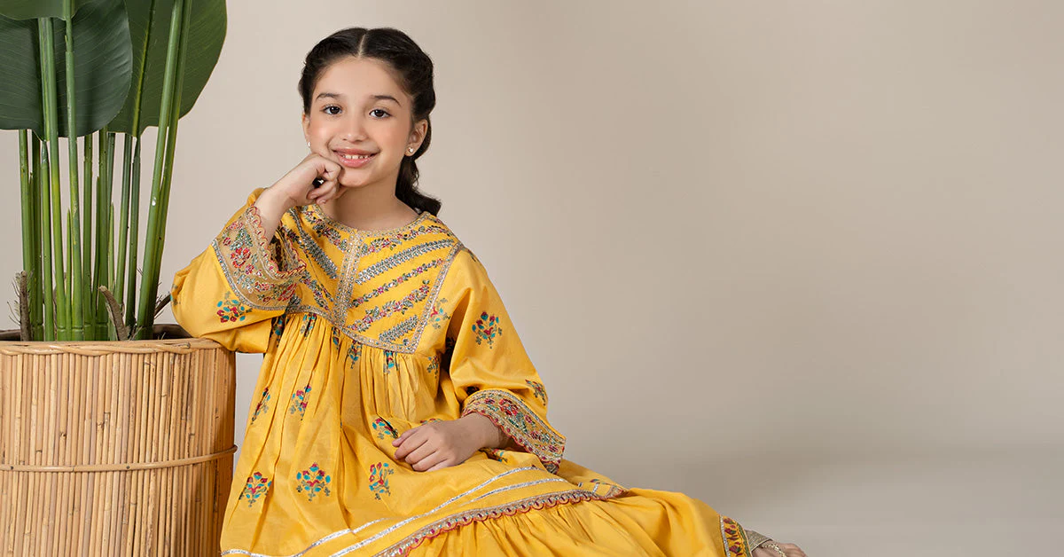 3 Piece Embroidered Lawn Suit - Image 6
