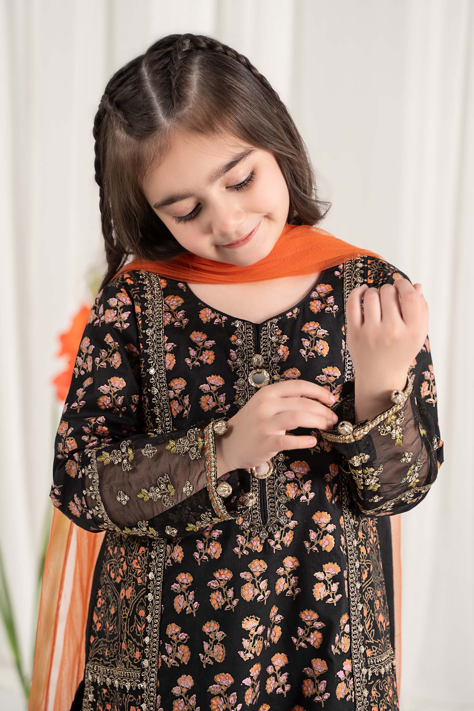 3 Piece Embroidered Lawn Suit - Image 3