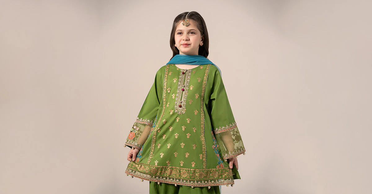 3 Piece Embroidered Lawn Suit - Image 10