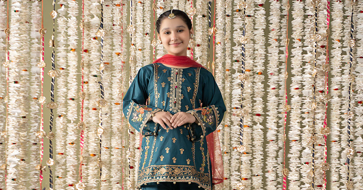 3 Piece Embroidered Lawn Suit - Image 11