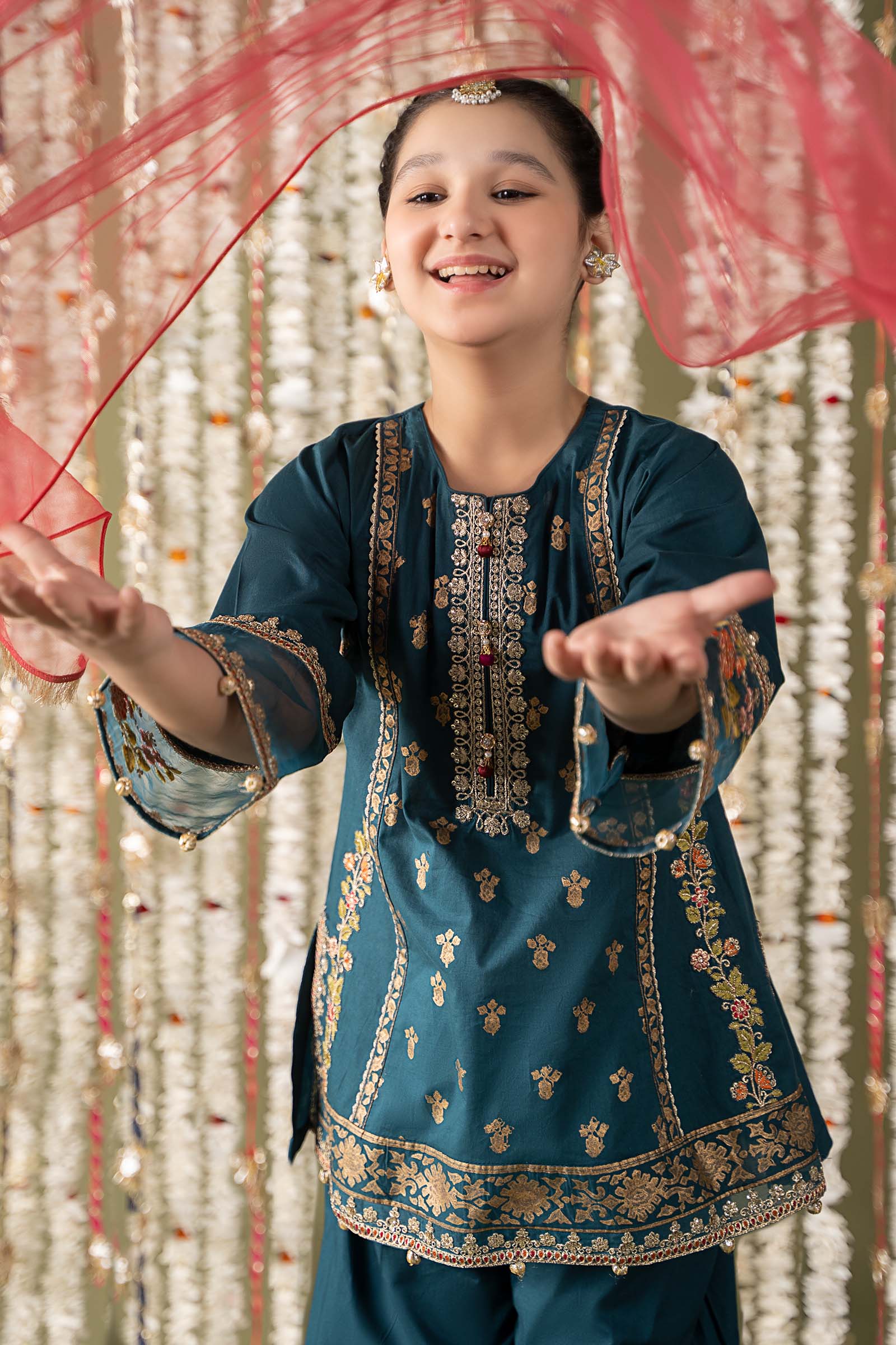3 Piece Embroidered Lawn Suit - Image 4