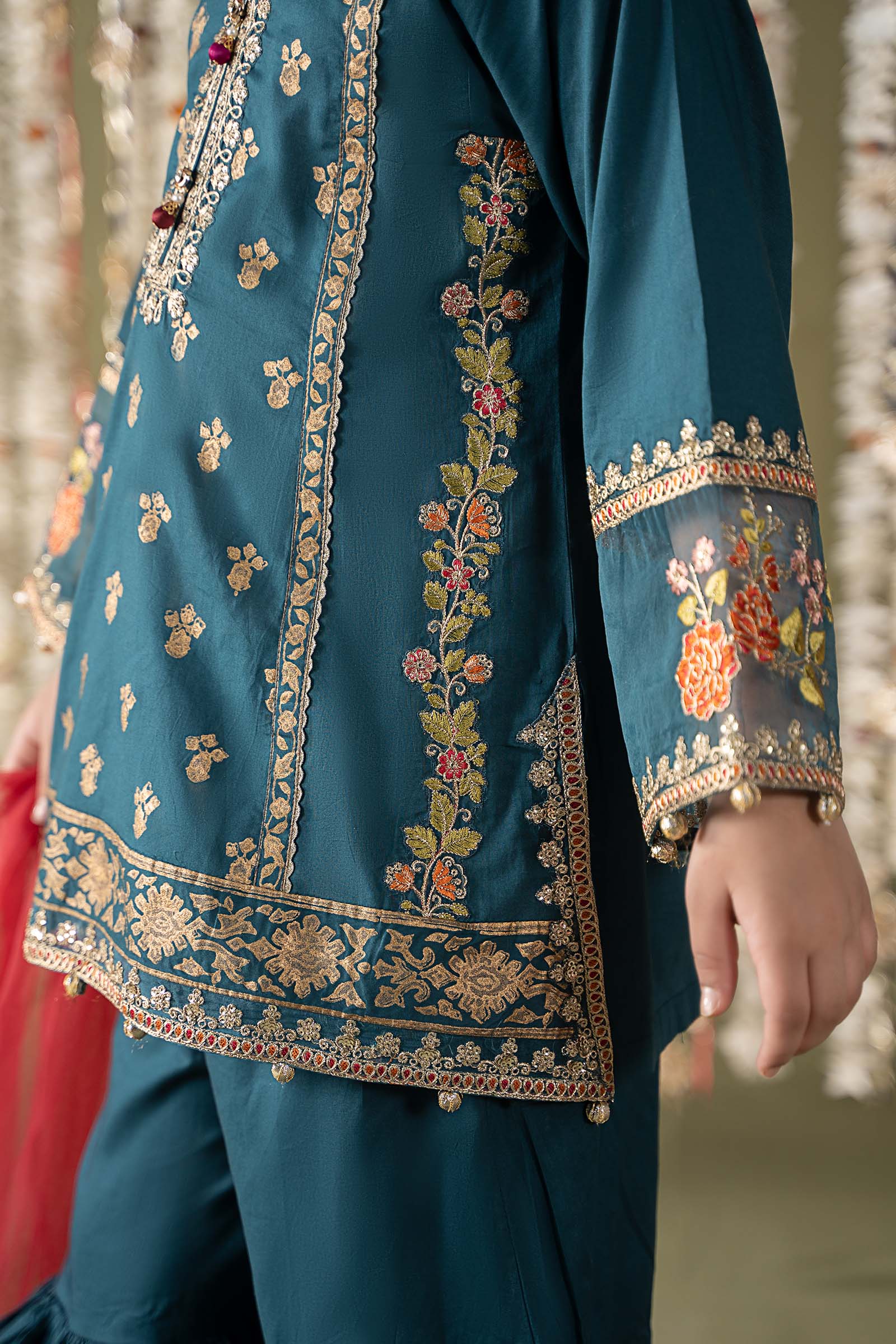 3 Piece Embroidered Lawn Suit - Image 7
