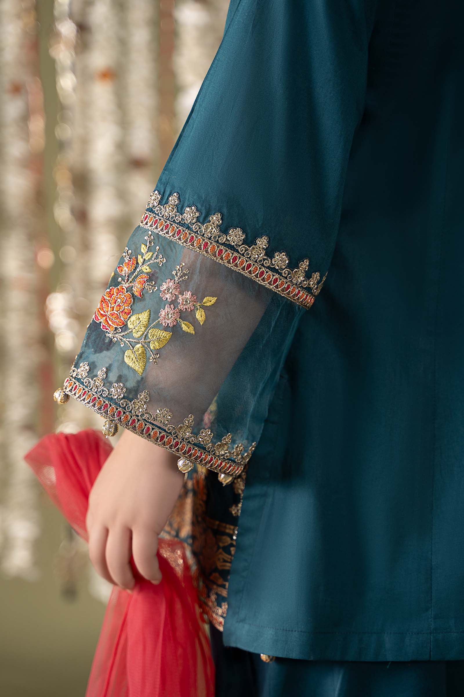 3 Piece Embroidered Lawn Suit - Image 8