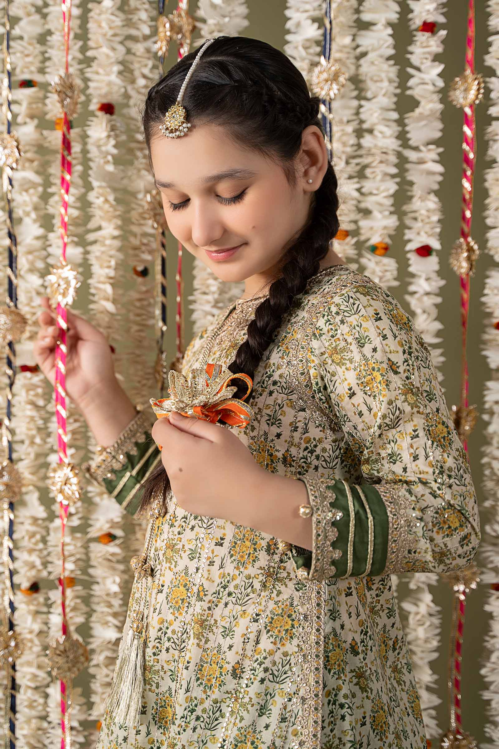3 Piece Embroidered Lawn Suit - Image 3
