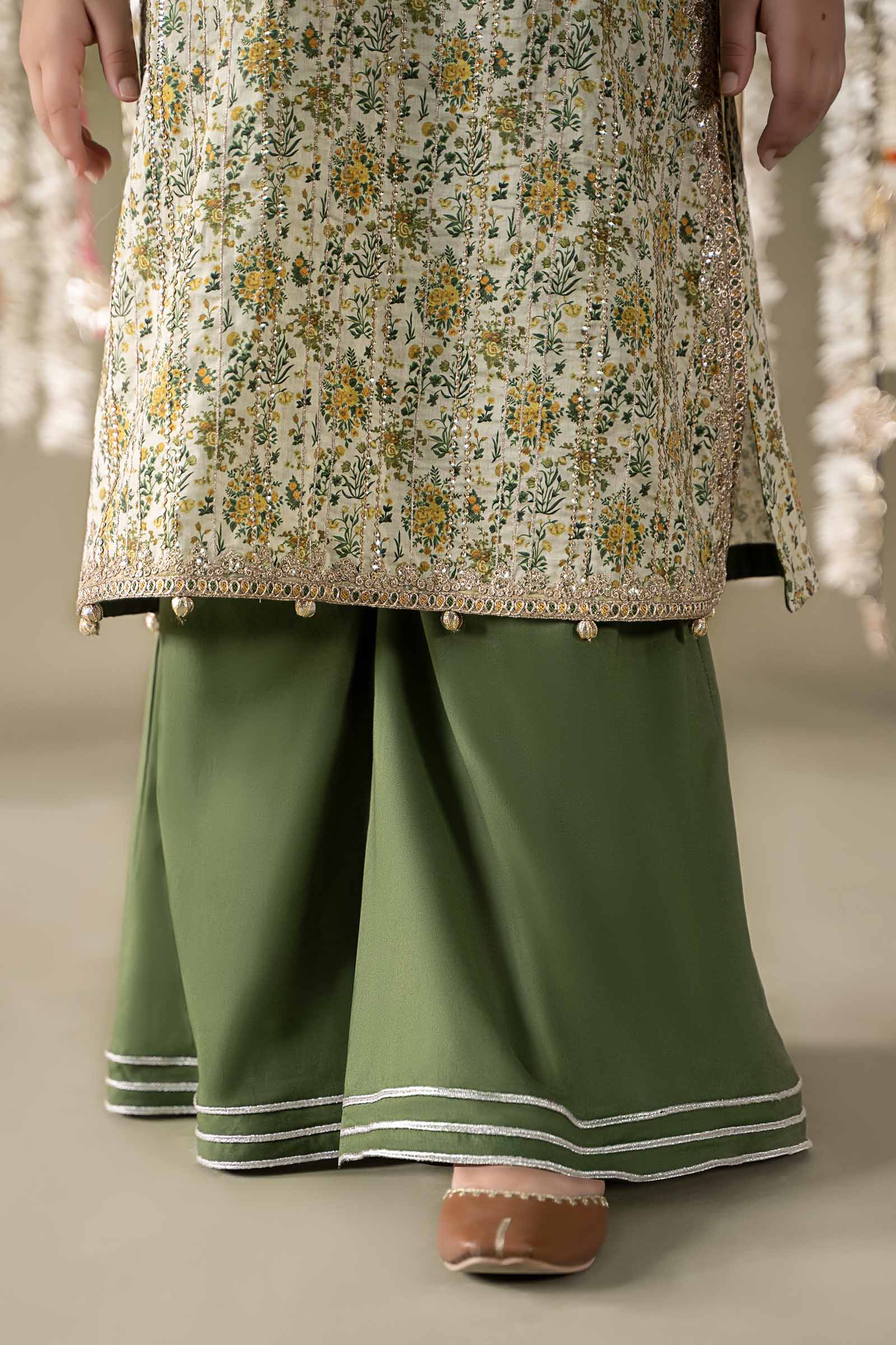 3 Piece Embroidered Lawn Suit - Image 4