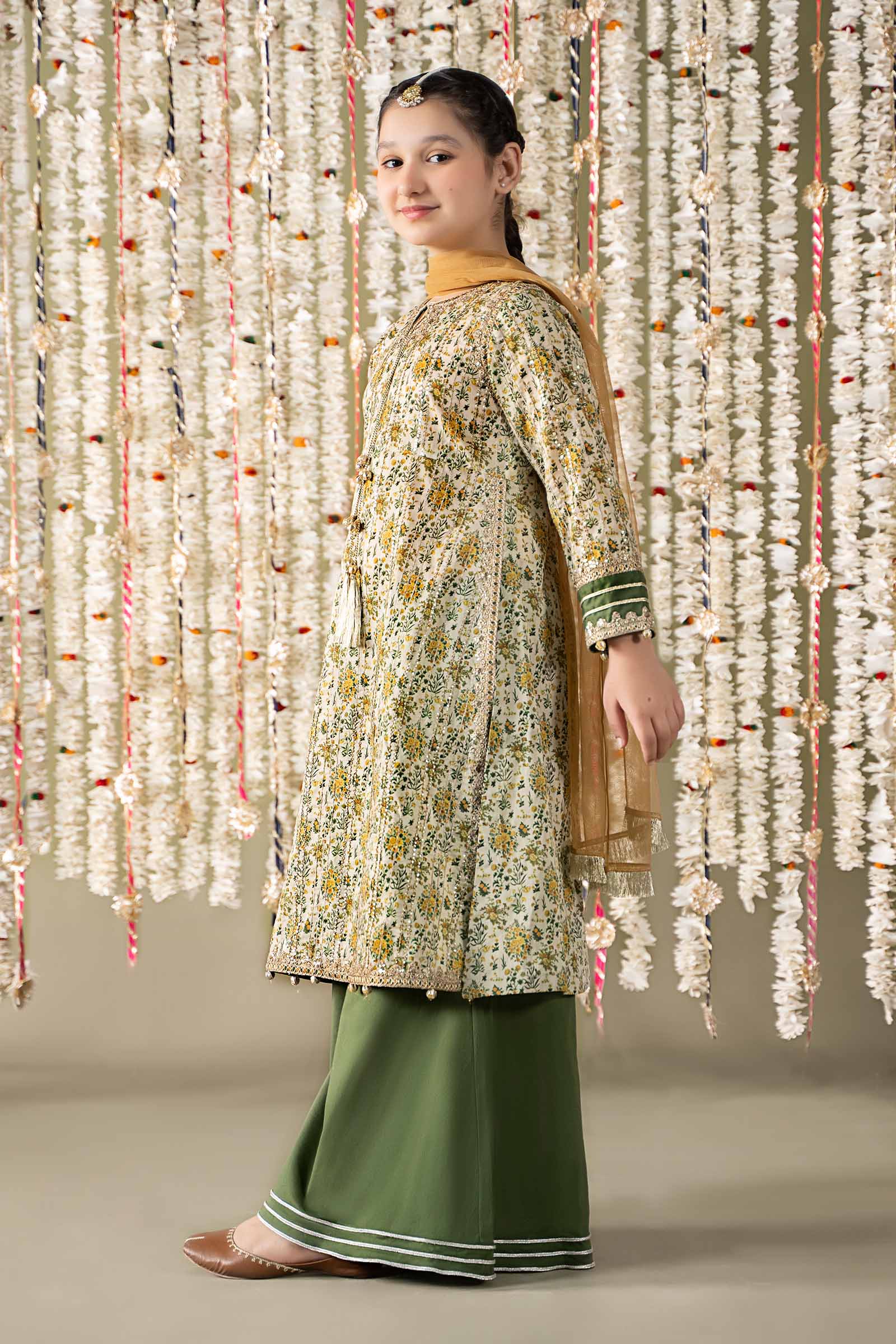 3 Piece Embroidered Lawn Suit - Image 5