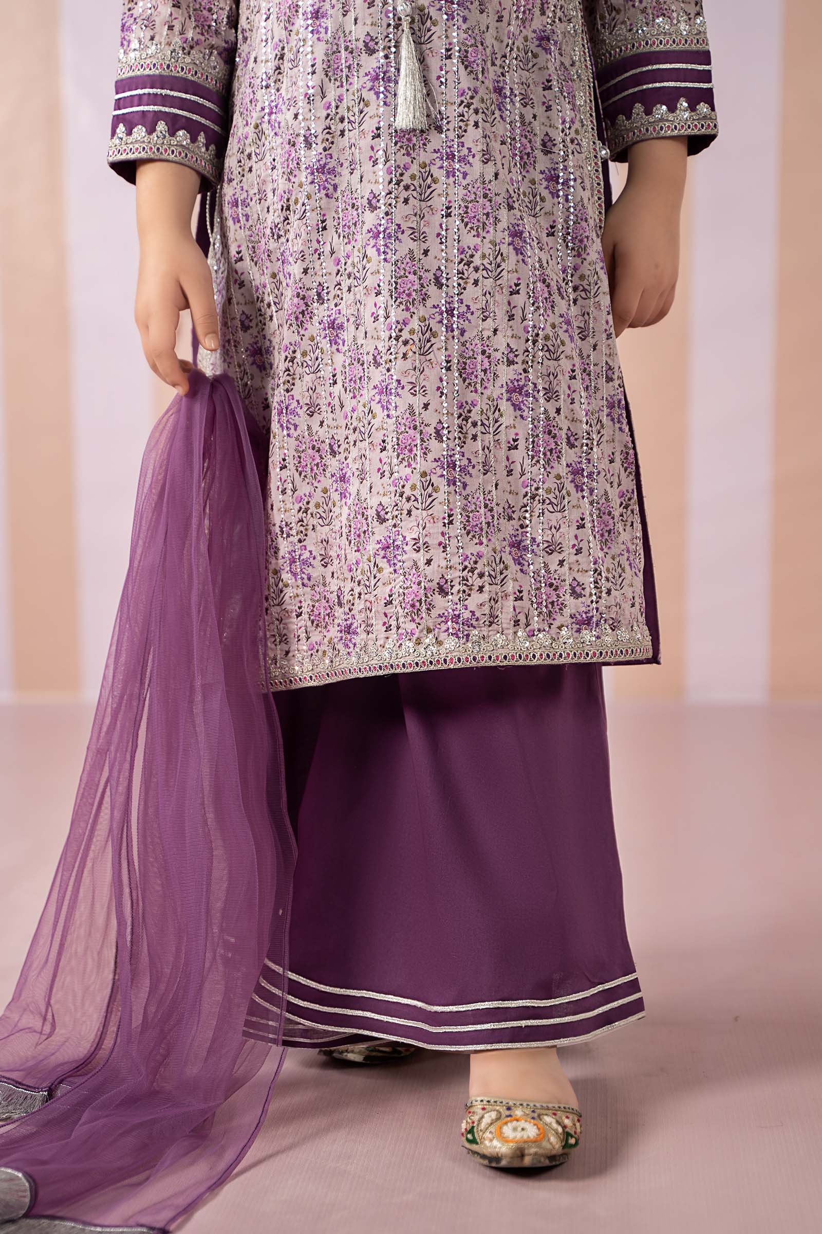3 Piece Embroidered Lawn Suit - Image 4