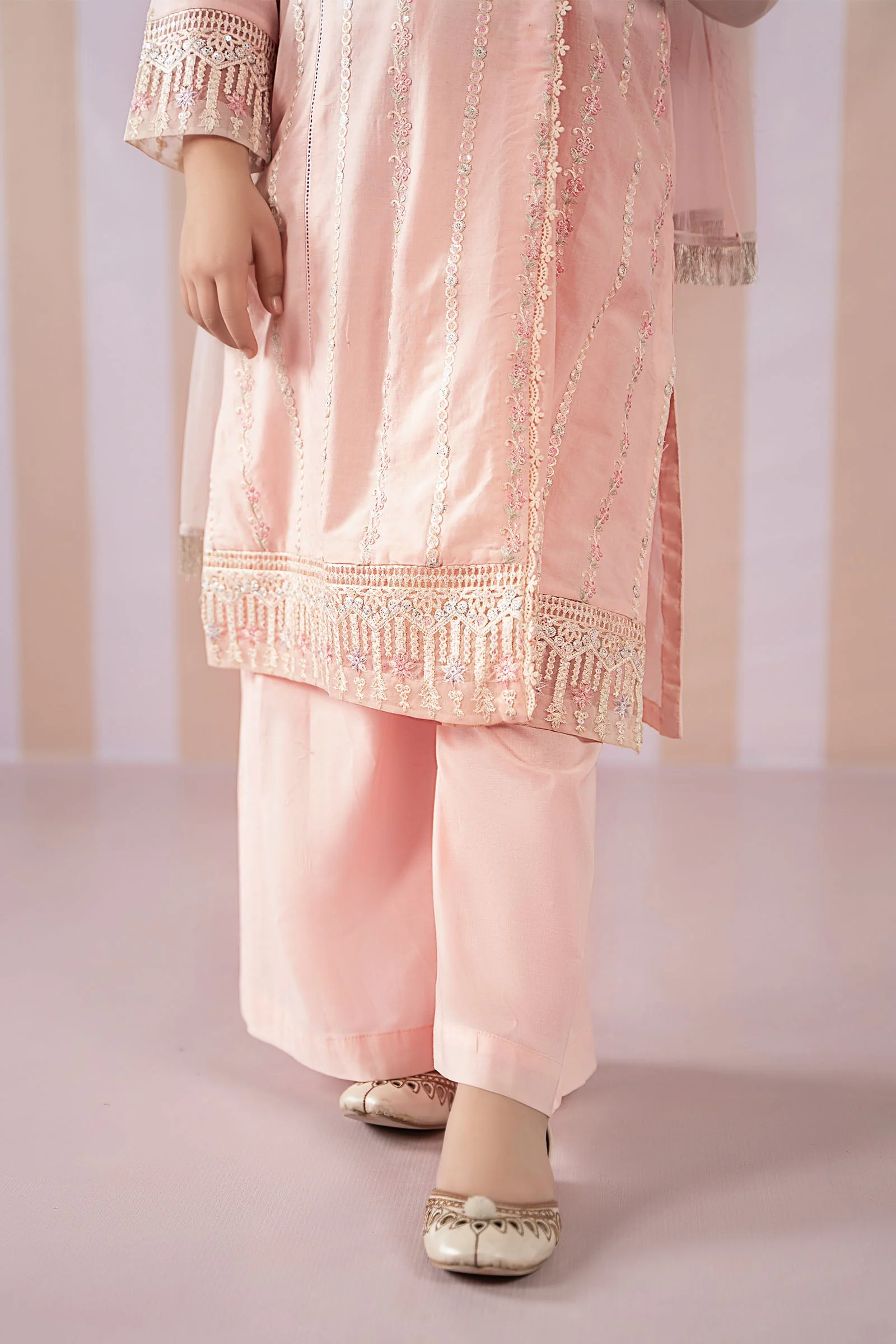3 Piece Embroidered Lawn Suit - Image 4
