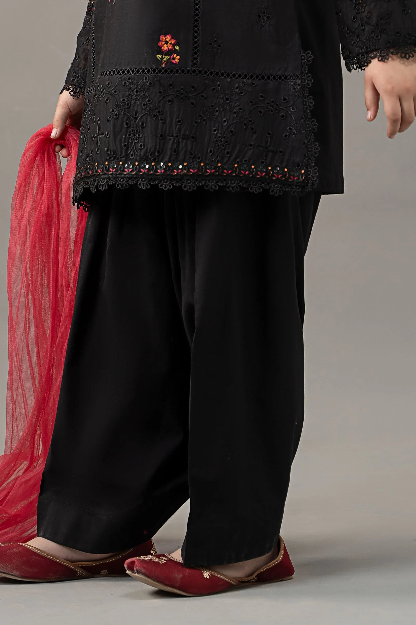 3 Piece Embroidered Lawn Suit - Image 4