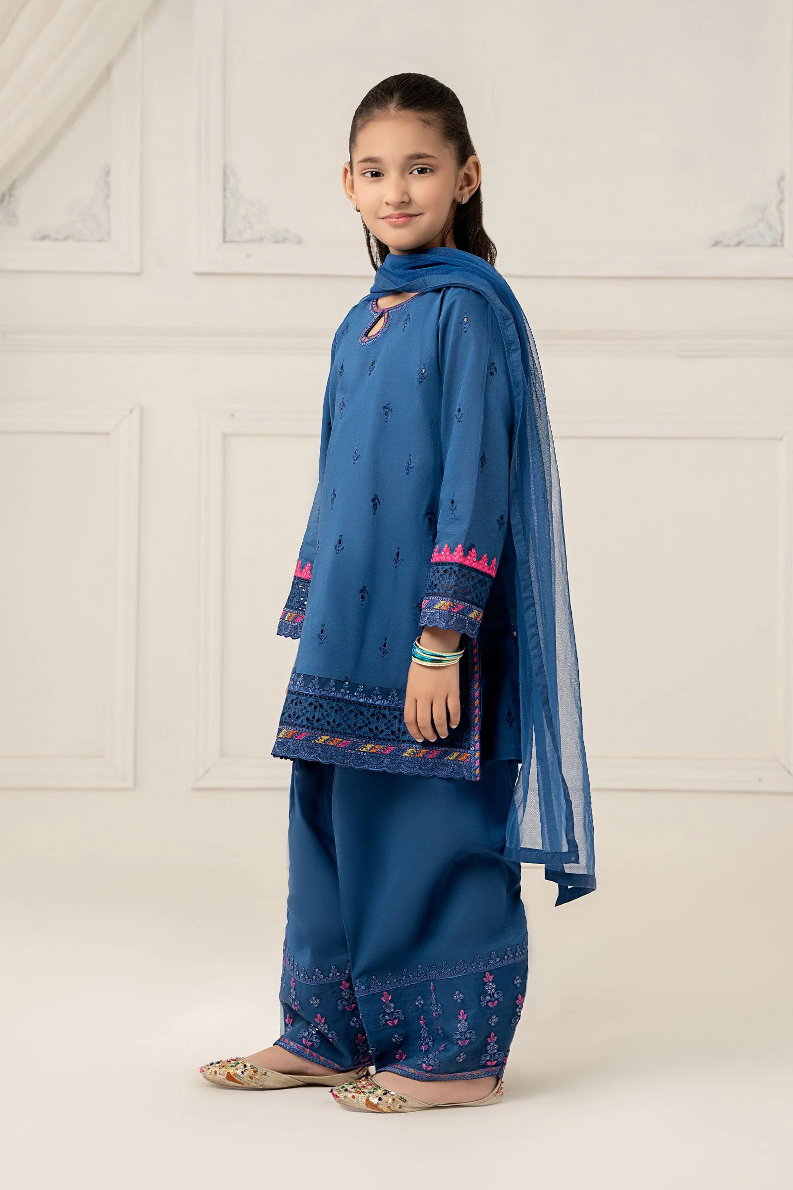 3 Piece Embroidered Lawn Suit - Image 3
