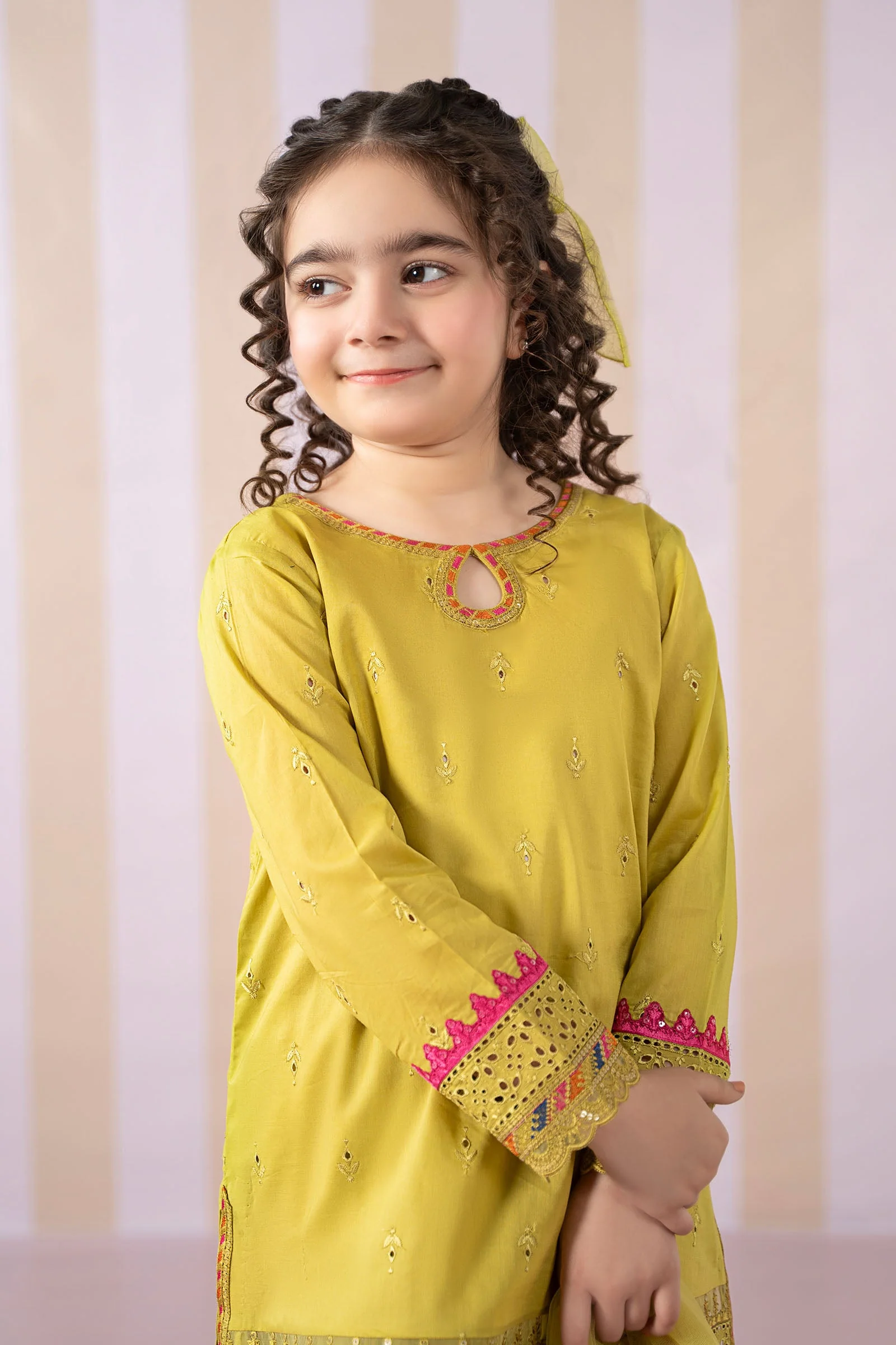 3 Piece Embroidered Lawn Suit - Image 4