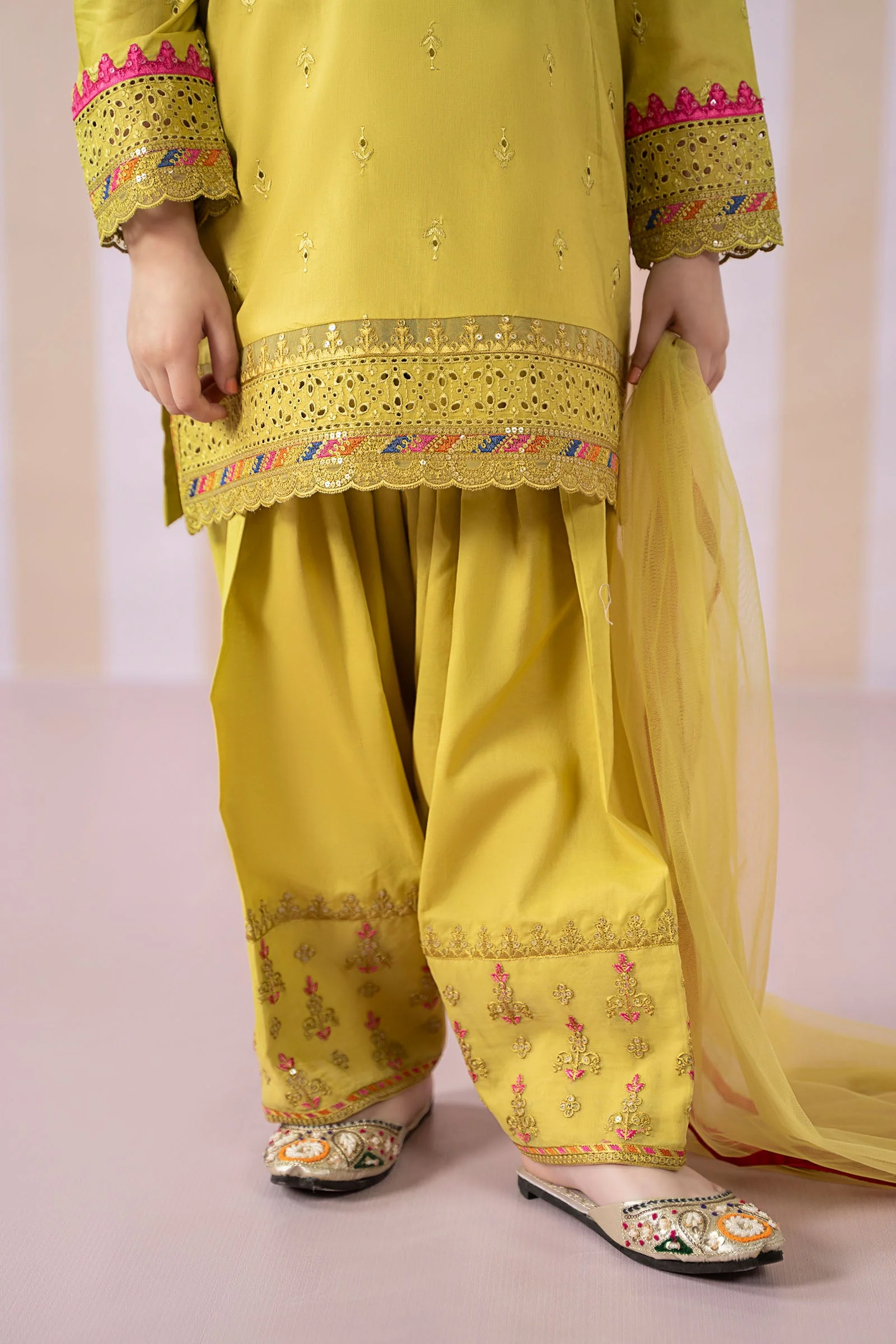 3 Piece Embroidered Lawn Suit - Image 5
