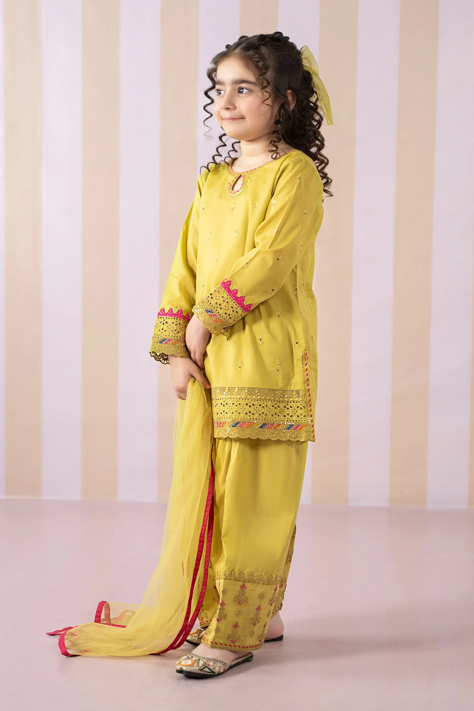 3 Piece Embroidered Lawn Suit - Image 6