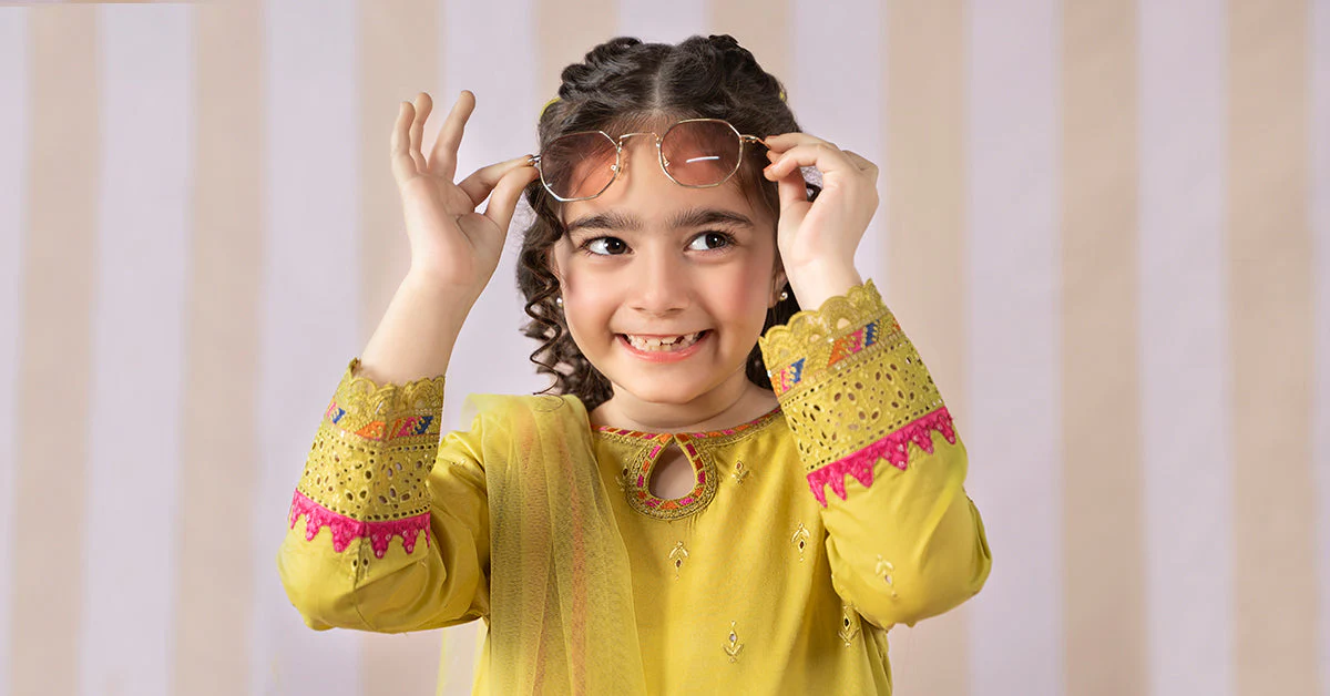 3 Piece Embroidered Lawn Suit - Image 8