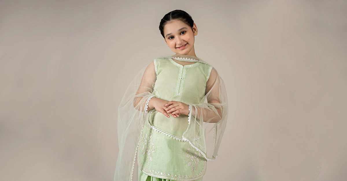 3 Piece Embroidered Lawn Suit - Image 7