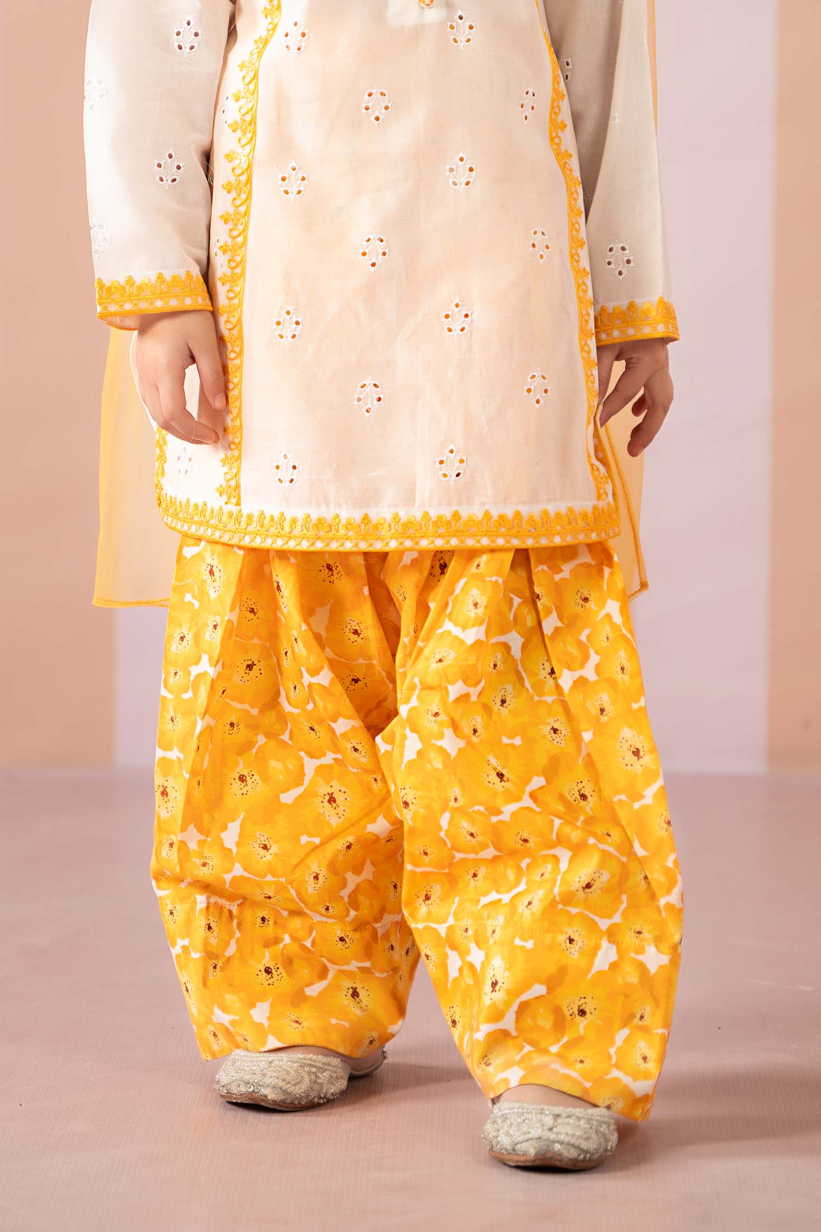 3 Piece Embroidered Lawn Suit - Image 5