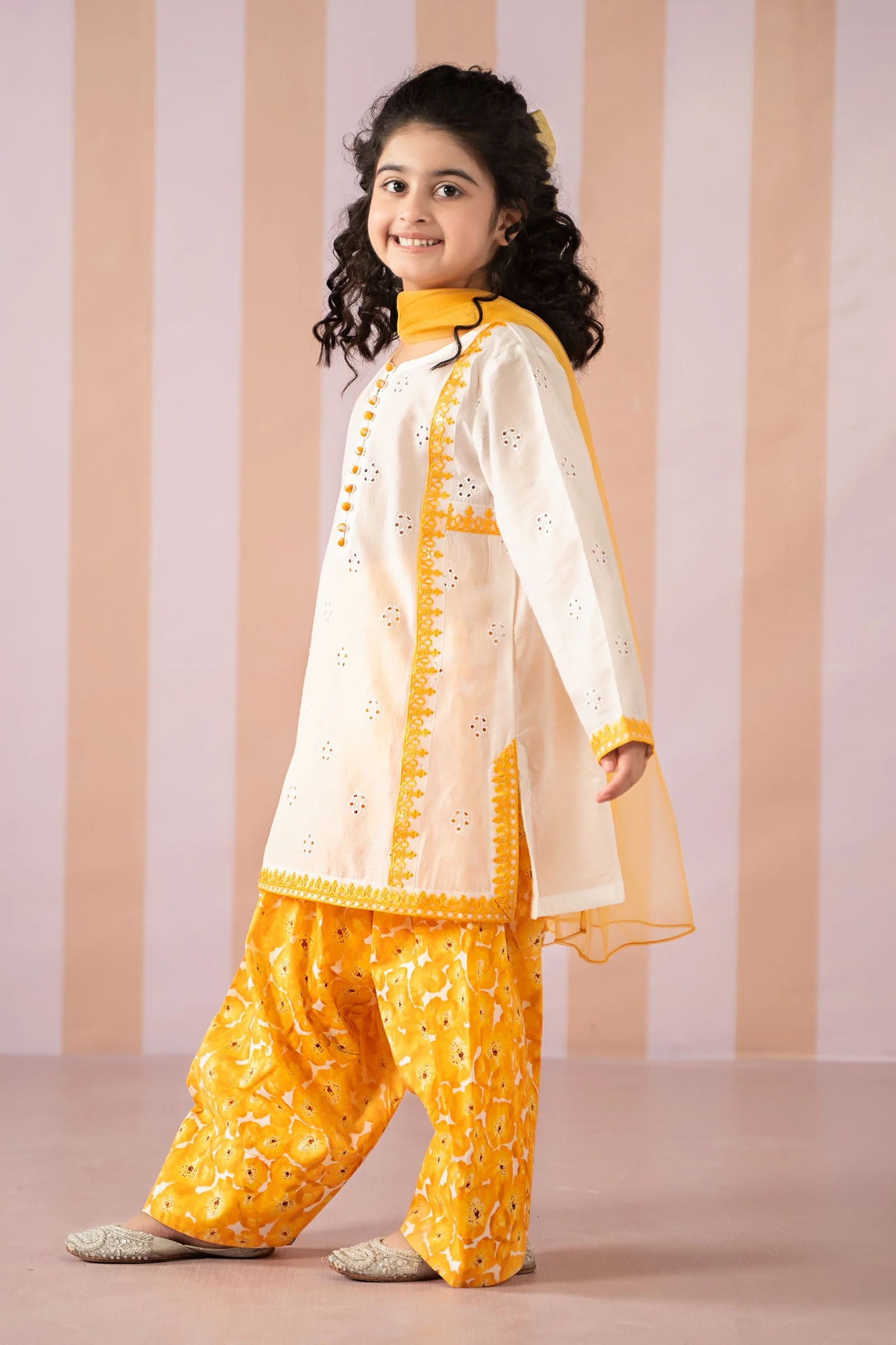 3 Piece Embroidered Lawn Suit - Image 6