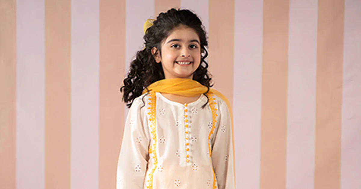 3 Piece Embroidered Lawn Suit - Image 8