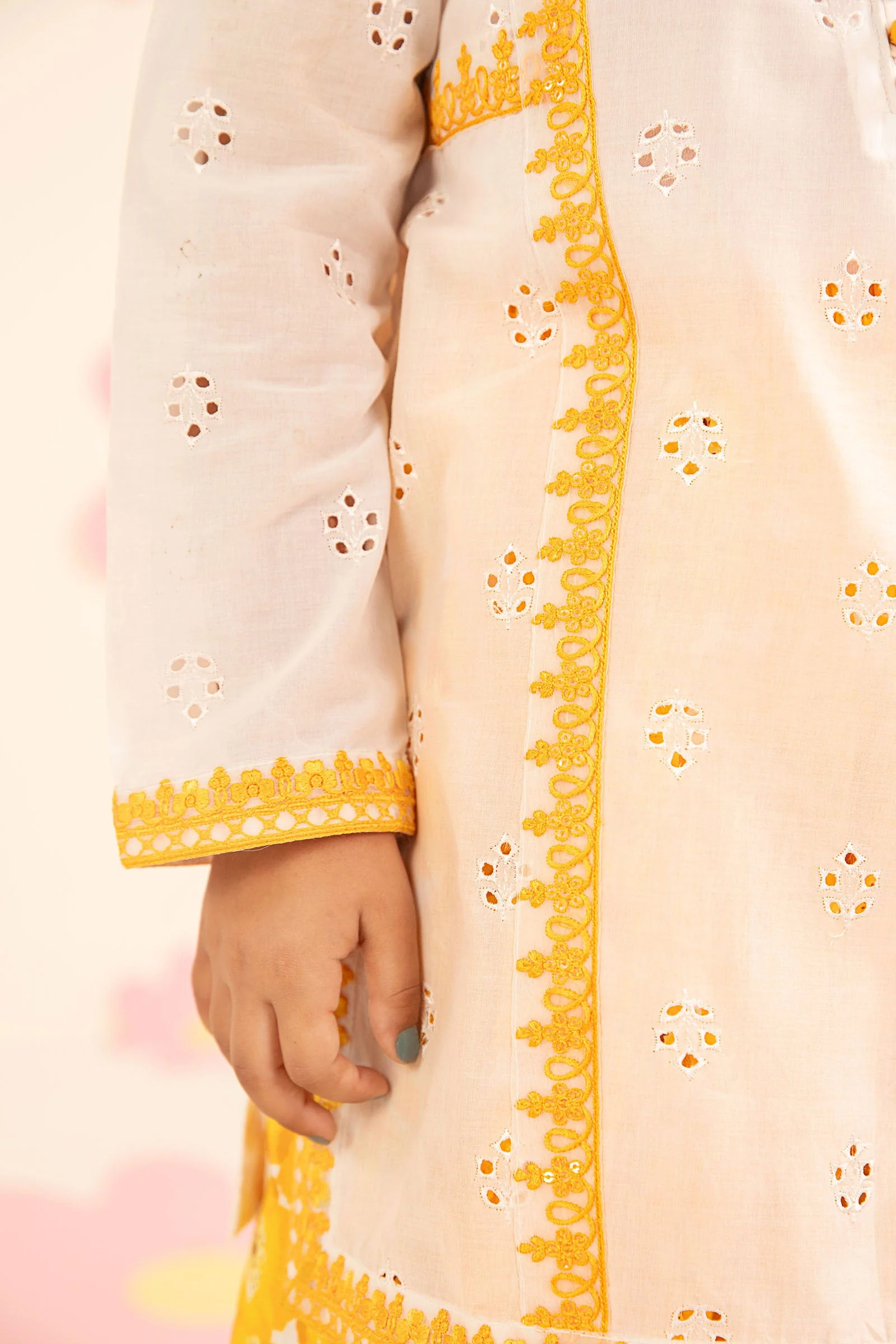 3 Piece Embroidered Lawn Suit - Image 4