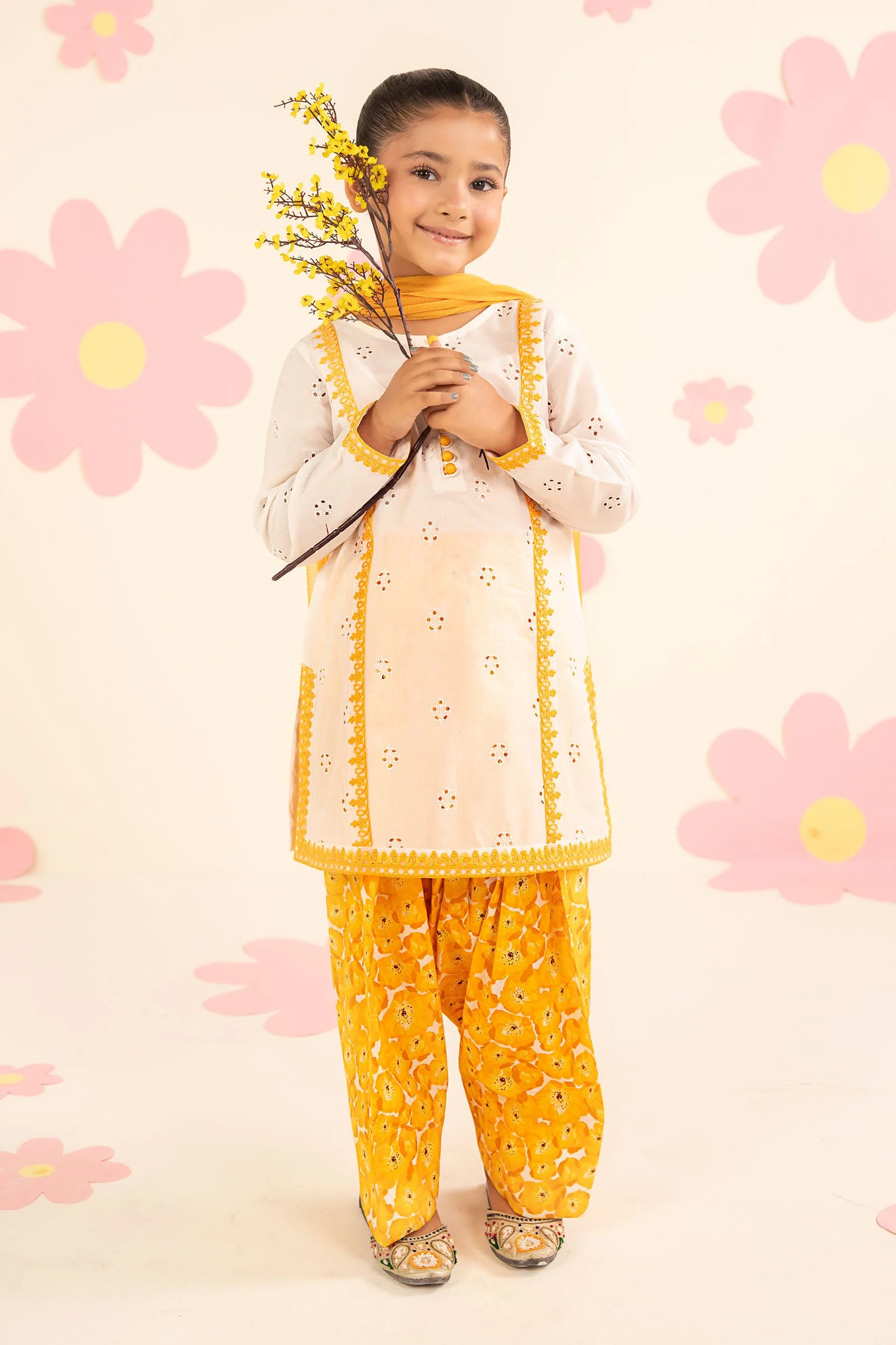 3 Piece Embroidered Lawn Suit - Image 6