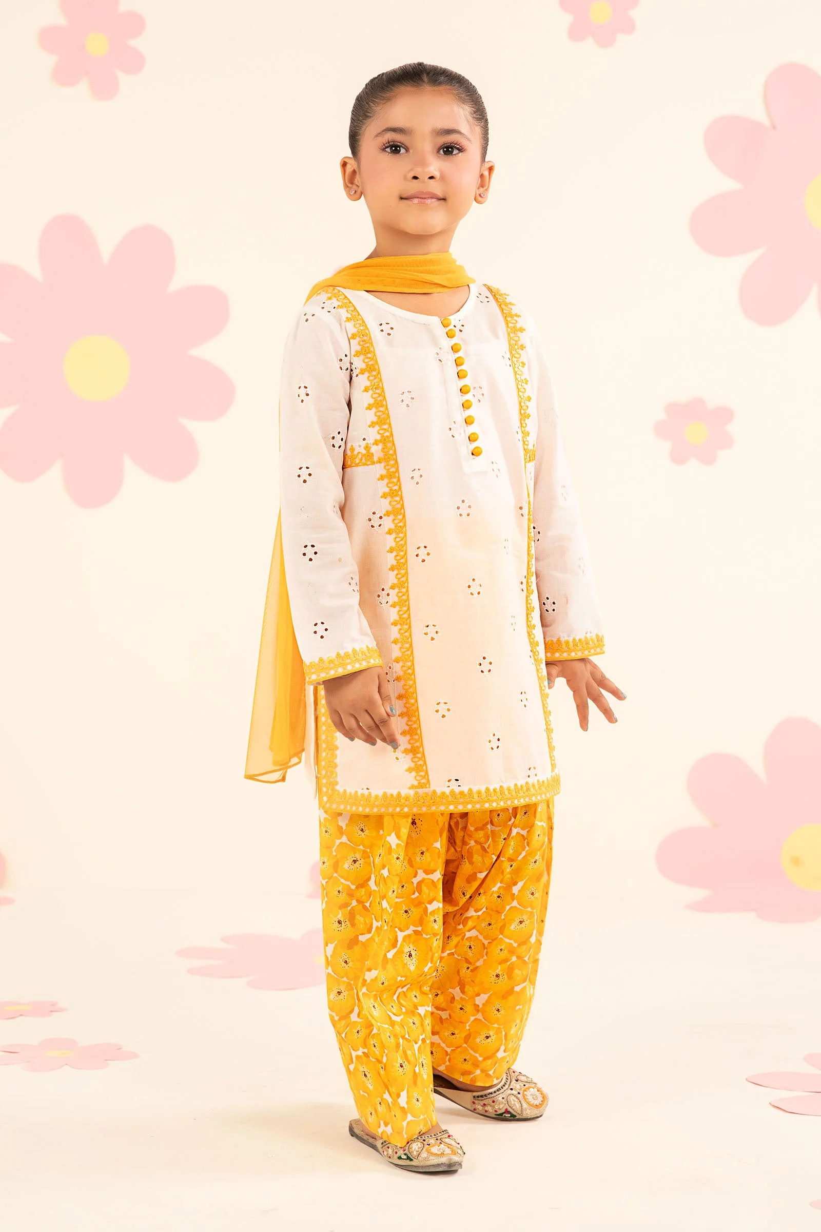 3 Piece Embroidered Lawn Suit - Image 7
