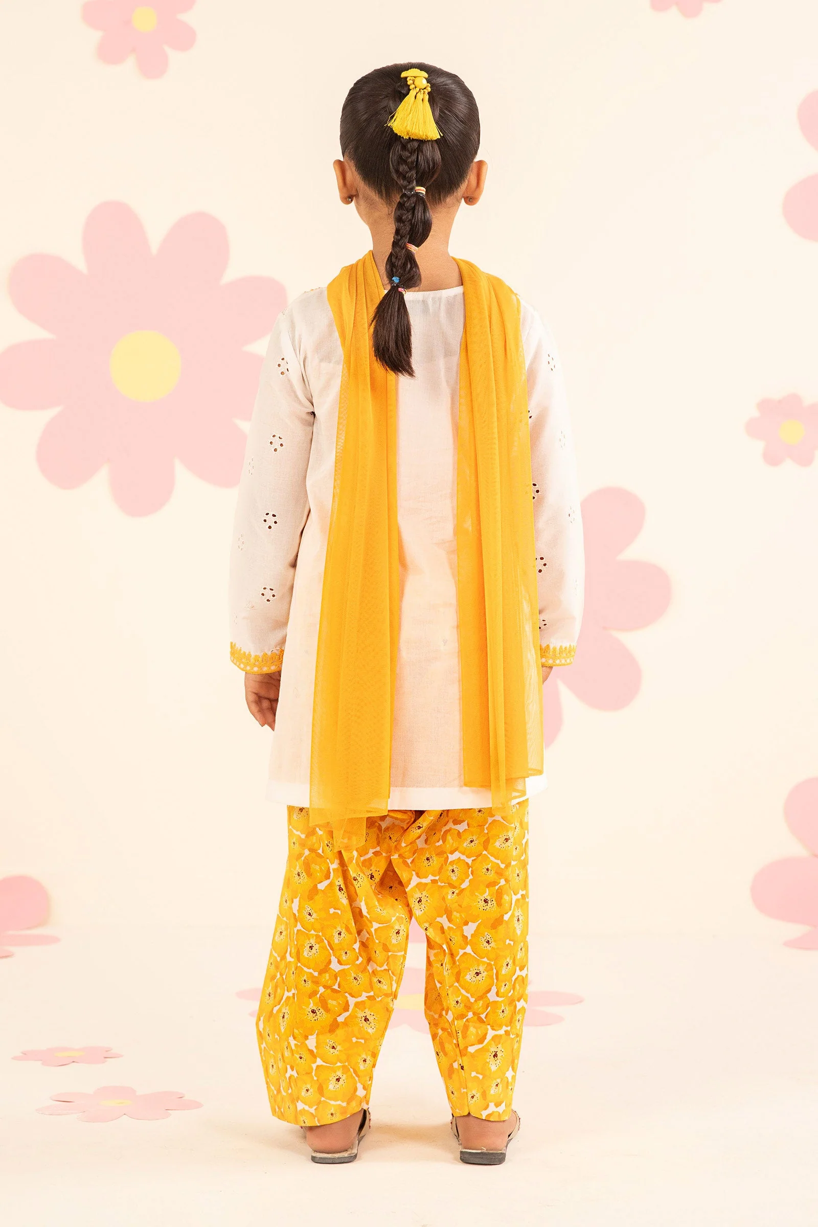 3 Piece Embroidered Lawn Suit - Image 8