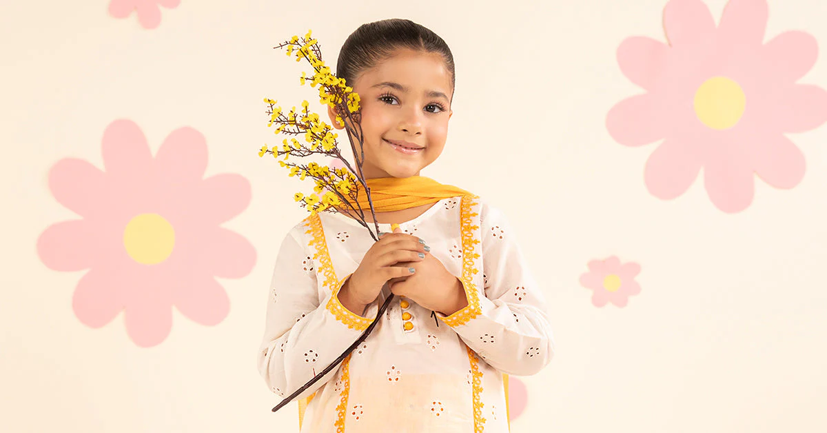 3 Piece Embroidered Lawn Suit - Image 9