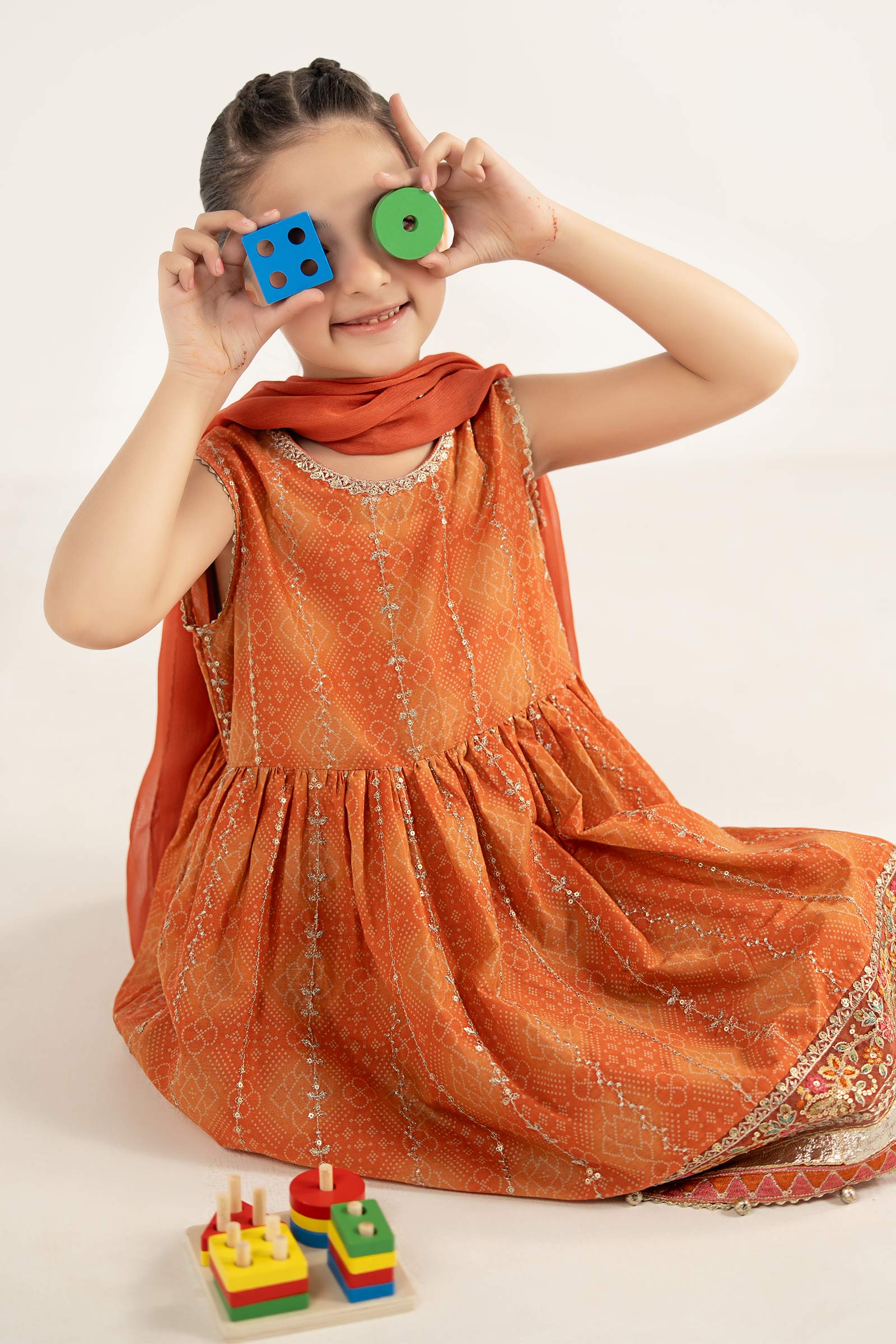 3 Piece Embroidered Lawn Suit - Image 3